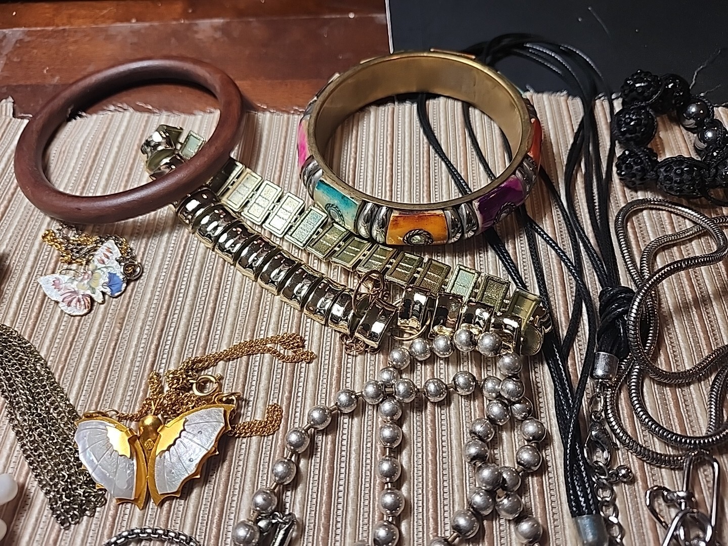 JEWELRY LOT 50+ fashion estate vintage Costume No JUNK 50s 60s 70s 80s (720)