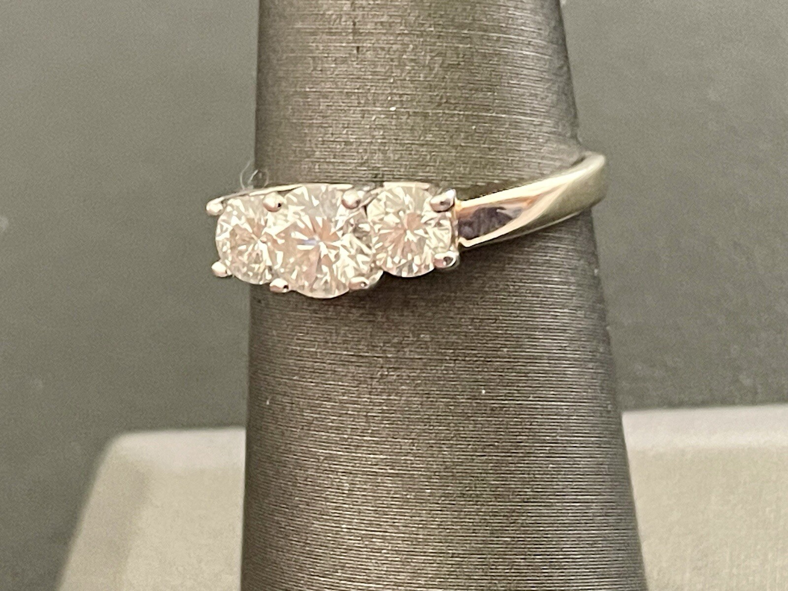 14k White Gold and Platinum 1.00CTW Three Stone Diamond Ring (G27)