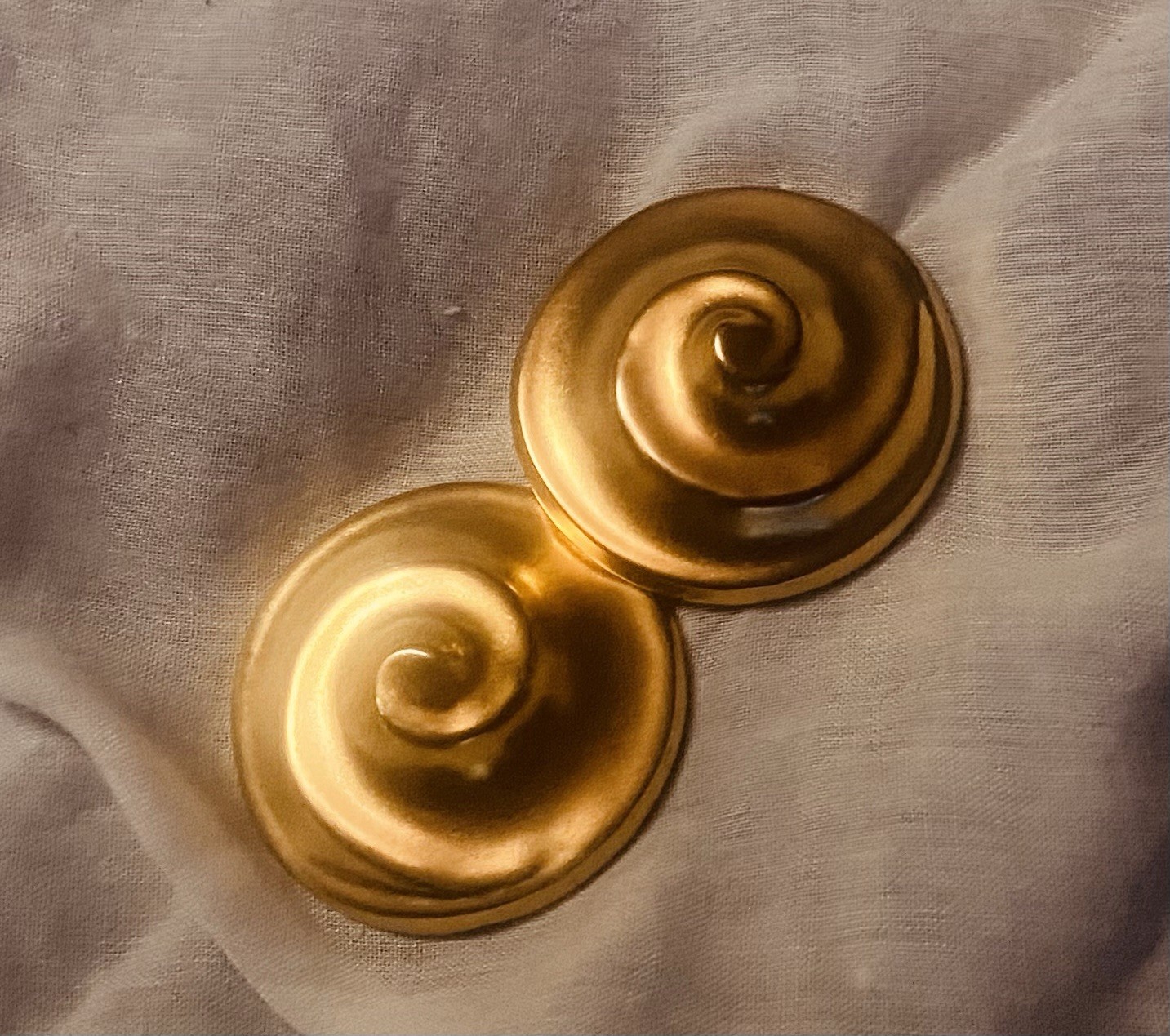 Robert Lee Morris RLM Gold Wash Spiral Clip-On Earrings Sculptural 80s ARTWEAR
