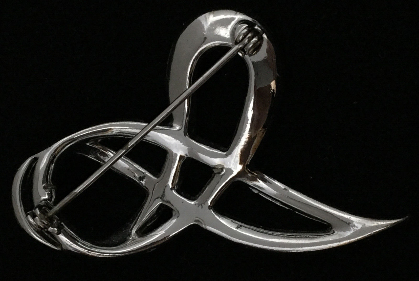 SilverTone Swirl Ribbon Brooch Pin With Clear Round with Bagette Crystals TG