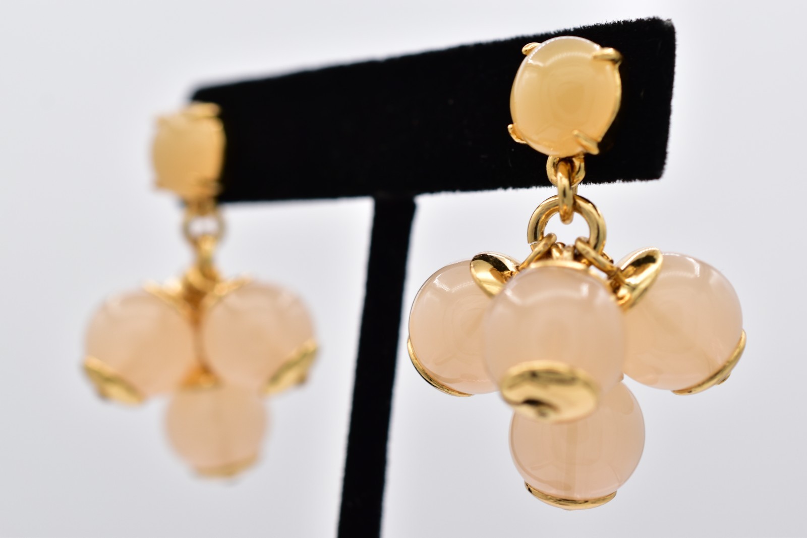 J.Crew Peach Beaded Cabochon Cluster Earrings Gold Tone Drop Dangle Signed BinAI