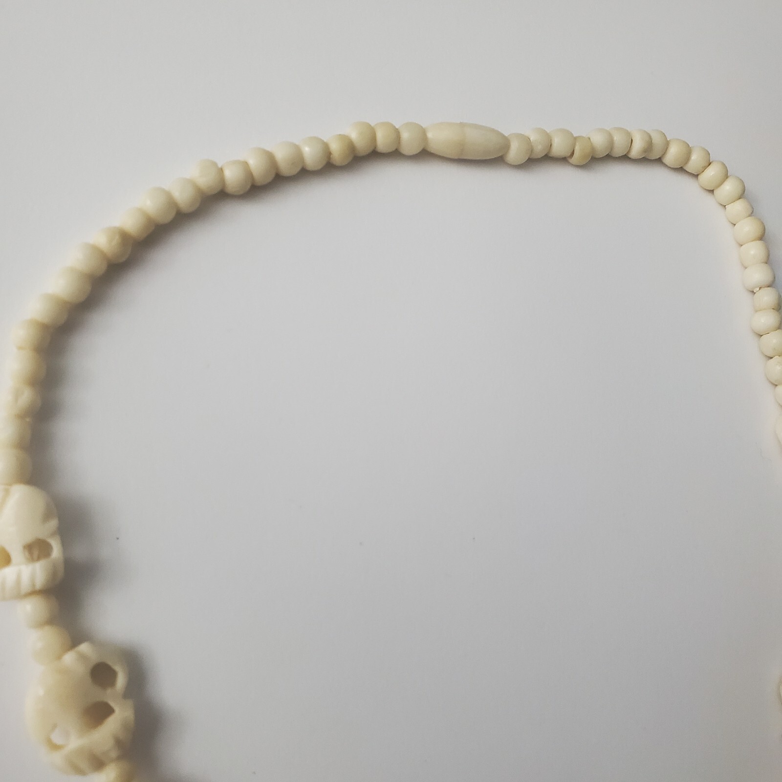 Vintage 19 3/4″ Faux Ivory Carved Celluloid/Plastic Elephant Pendant Necklace