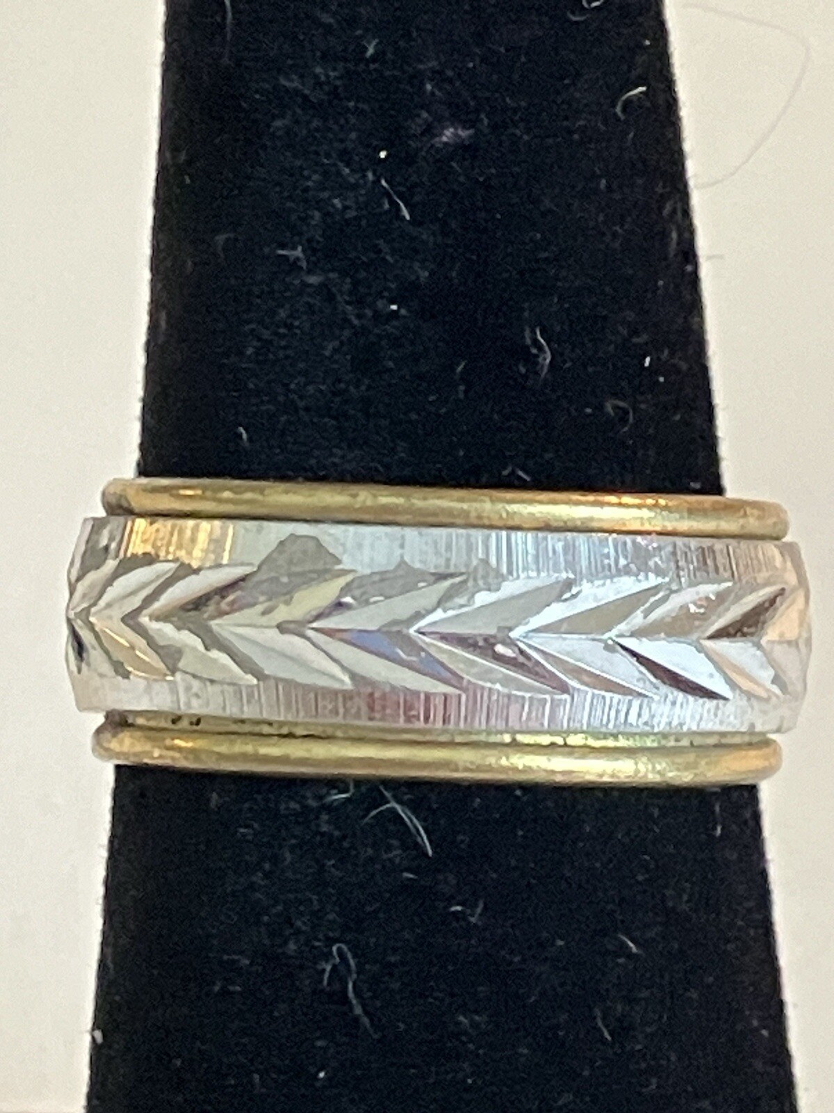 Vintage 18k HGE Stamped Gold Plated Band Ring Sz 6 3/4” Silver Tone Design