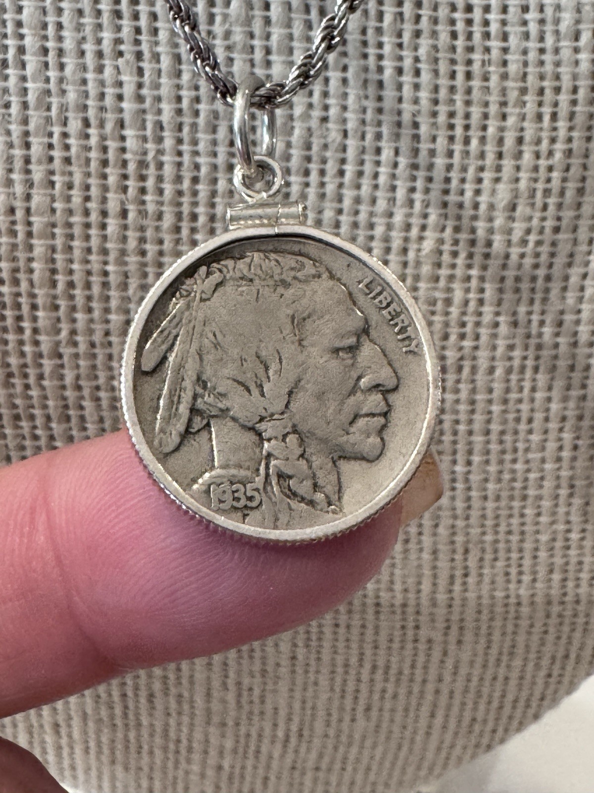 Beautiful 1935 Buffalo Nickel Pendant & Necklace, 24” Rope Chain, 426