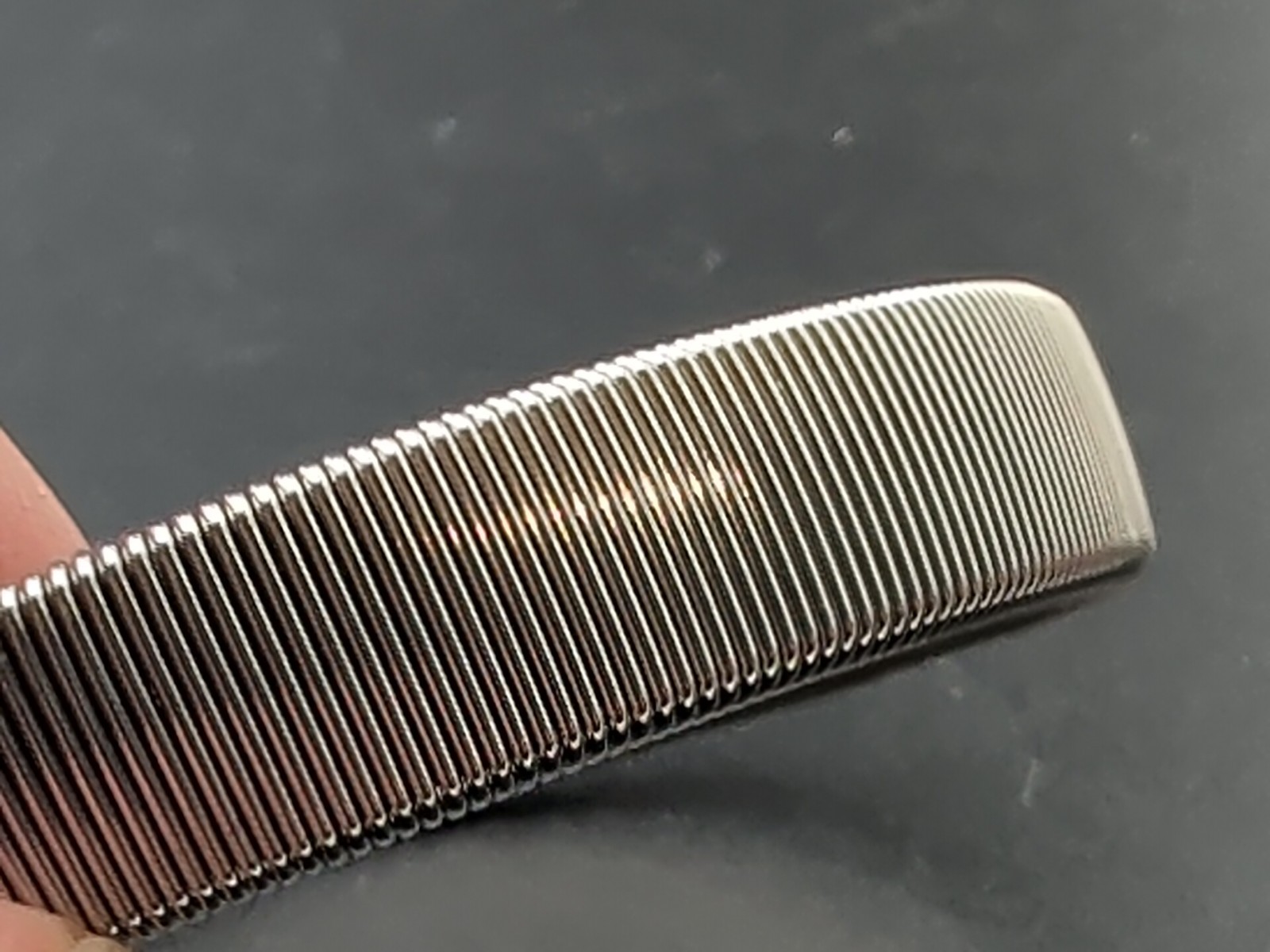 Vintage Silver Tone Metal Slinky Expansion Bracelet Stretch Spring Coil 7 3/4 In