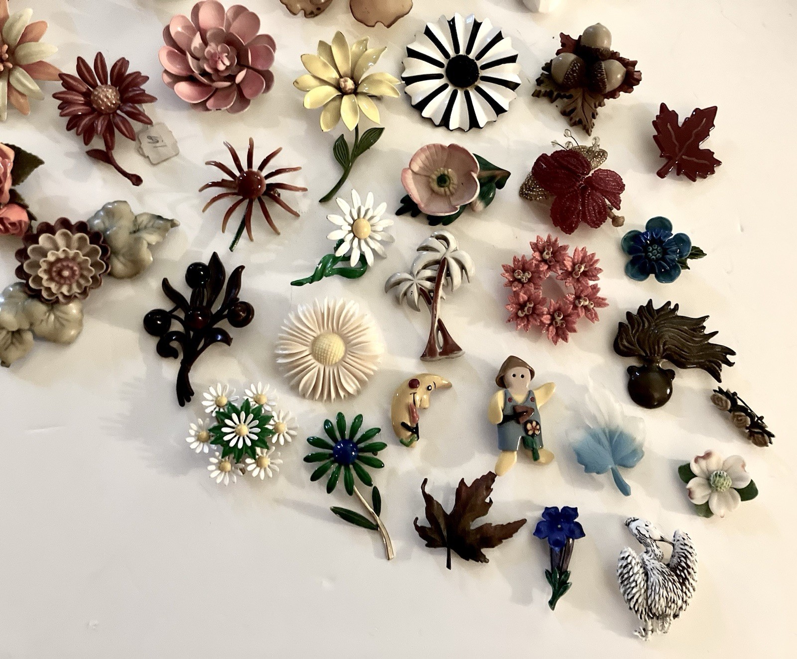 Huge Collection/Lot Vint-Retro Plastic Jewelry/Earrings/Pins/Single-Extra Pieces