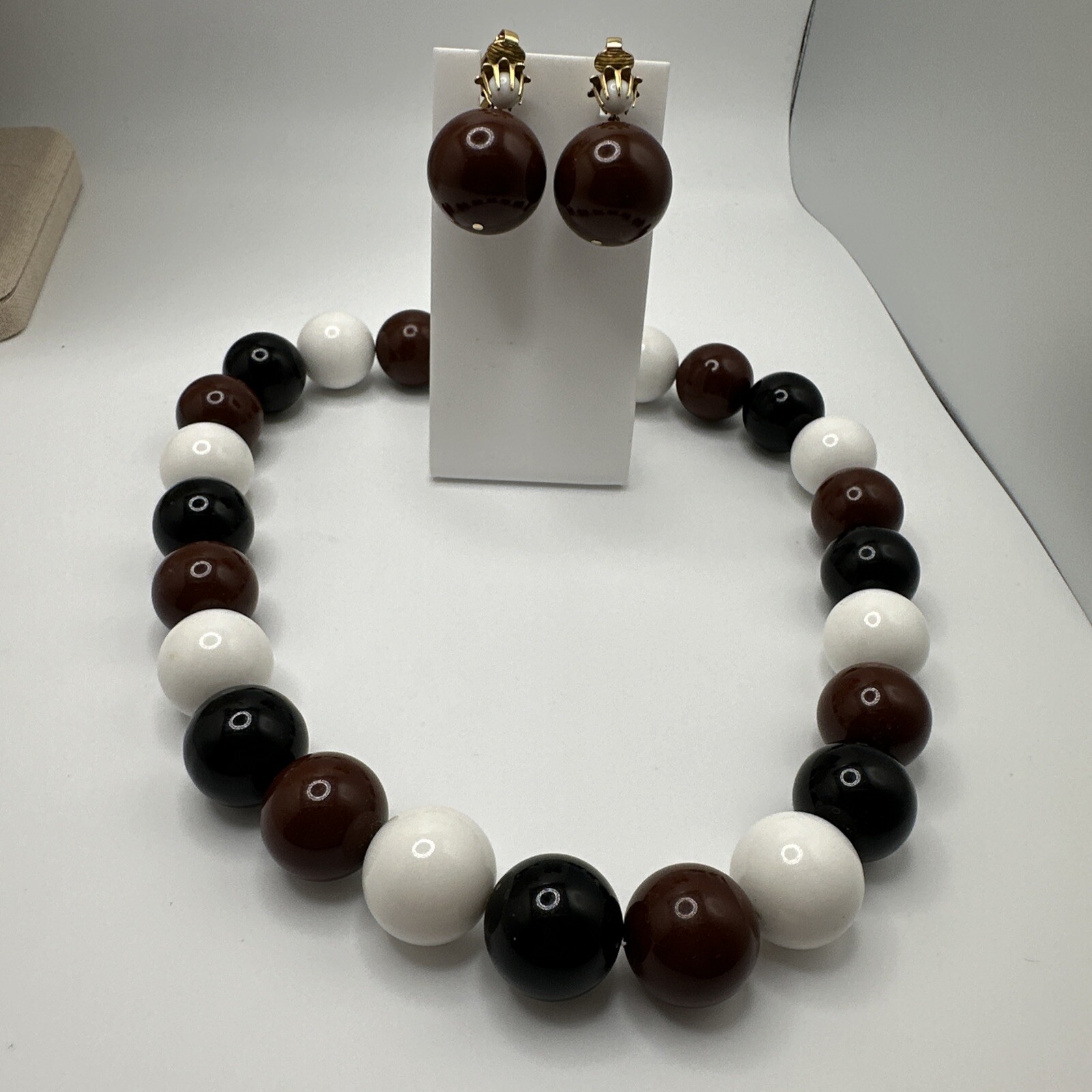 Vintage Black White & Brown Lucite Beaded 18.5mm Necklace & Clip On Earrings Set