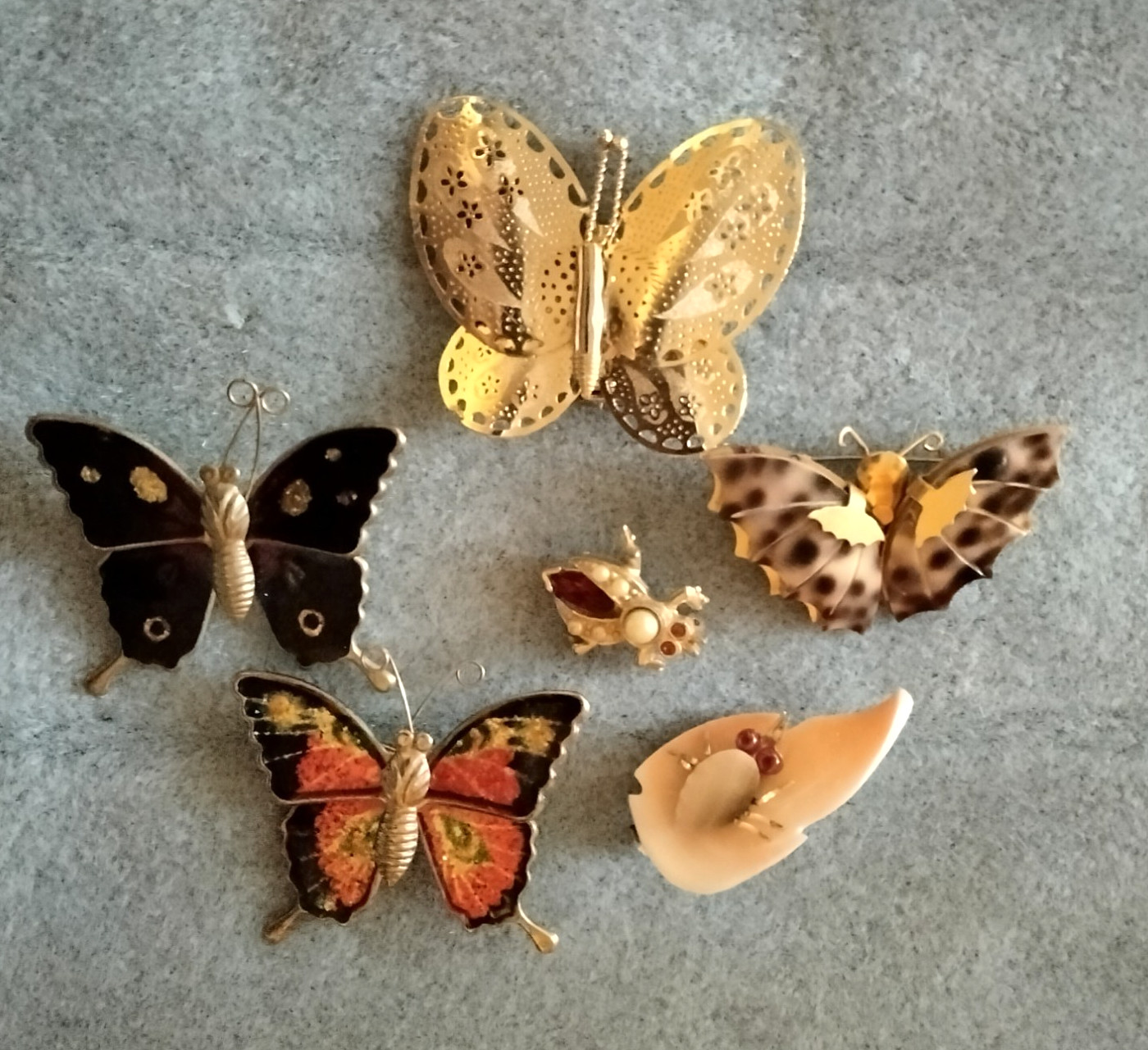 Vintage Lot of 6 Bug Brooches (2623)
