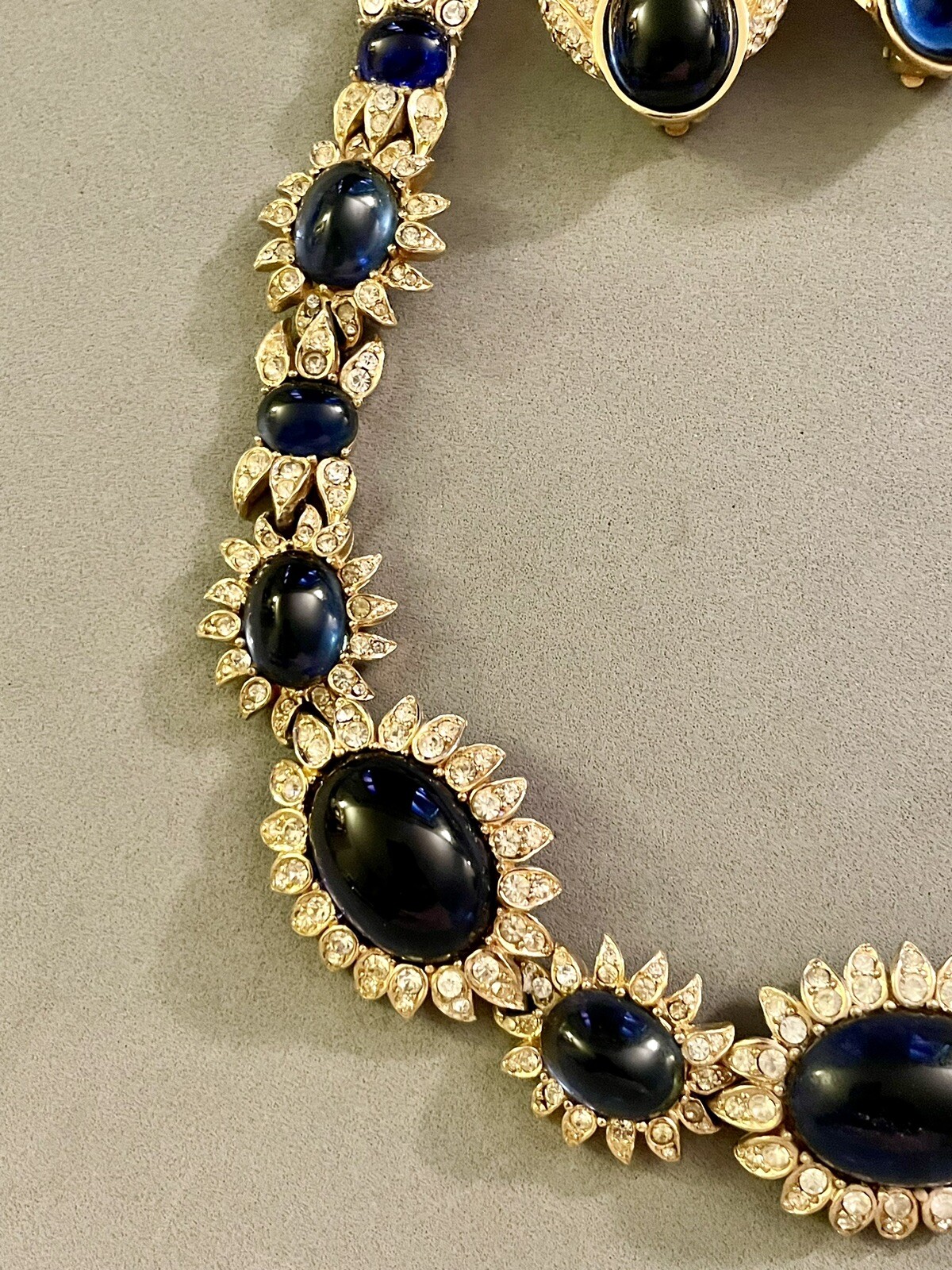 Vintage CINER Gripoix Glass Cabochon Rhinestone Gold Tone Necklace Earrings Set