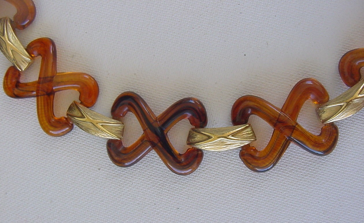 Faux Tortoise Shell Vintage Acrylic Gold Tone Link Necklace Unbranded