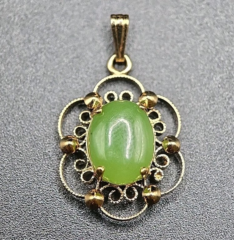 ​Vtg Gold on Sterling Silver Filigree Jade Cabochon Flower Pendant Vermeil 1.5g