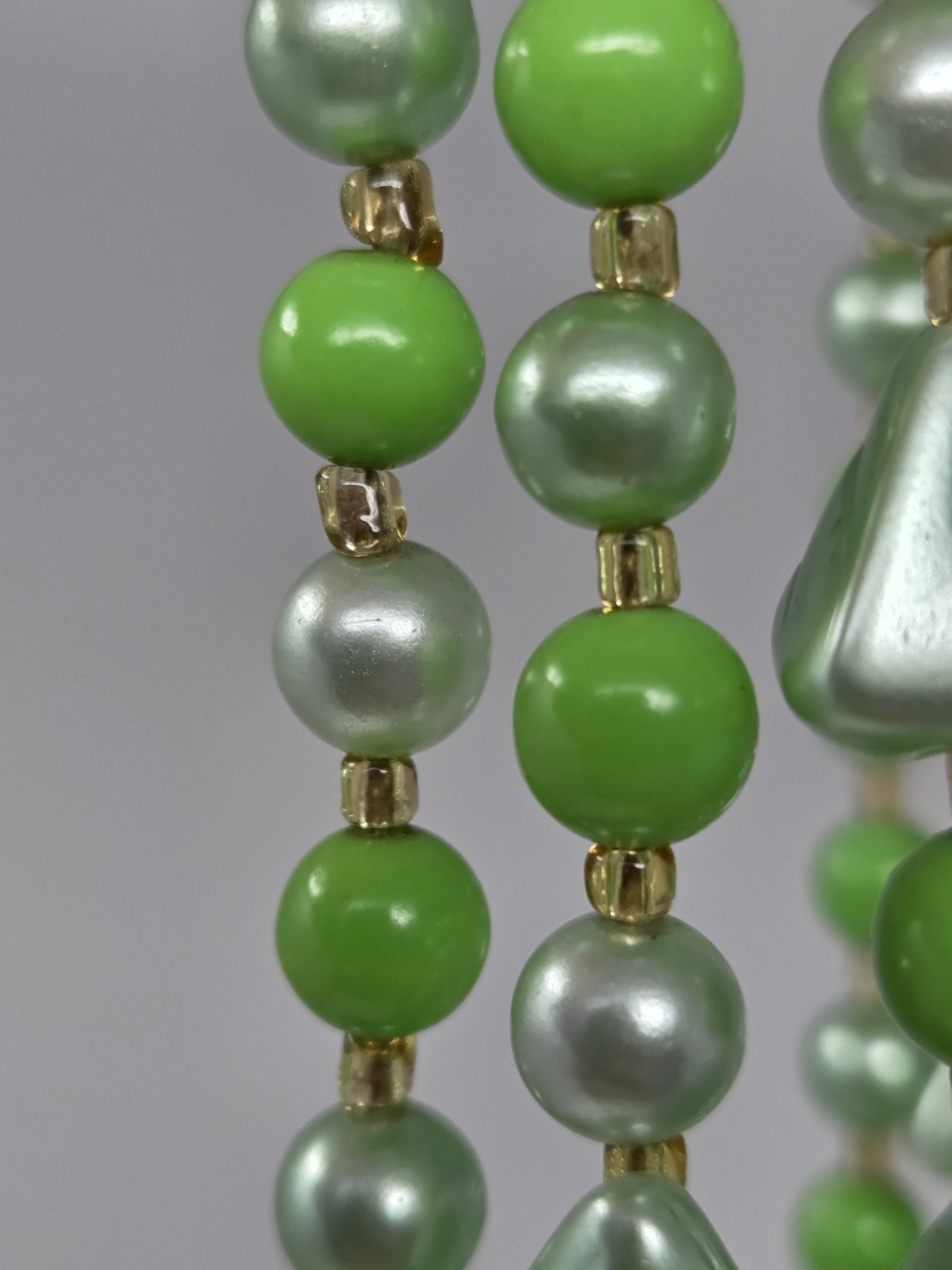 Sea Foam & Lime Green Triple Strand Beaded Necklace Vintage Faux Pearl 15 – 17″