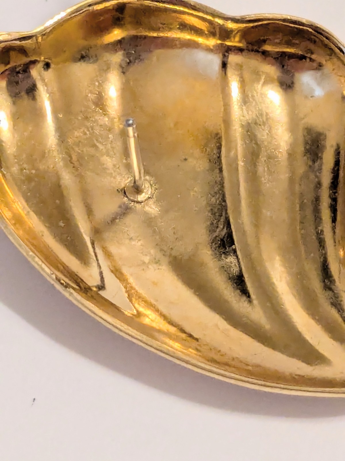Vintage AVON Gold Tone Textured Wave Shaped Stud Drop Earrings 1 3/4″.