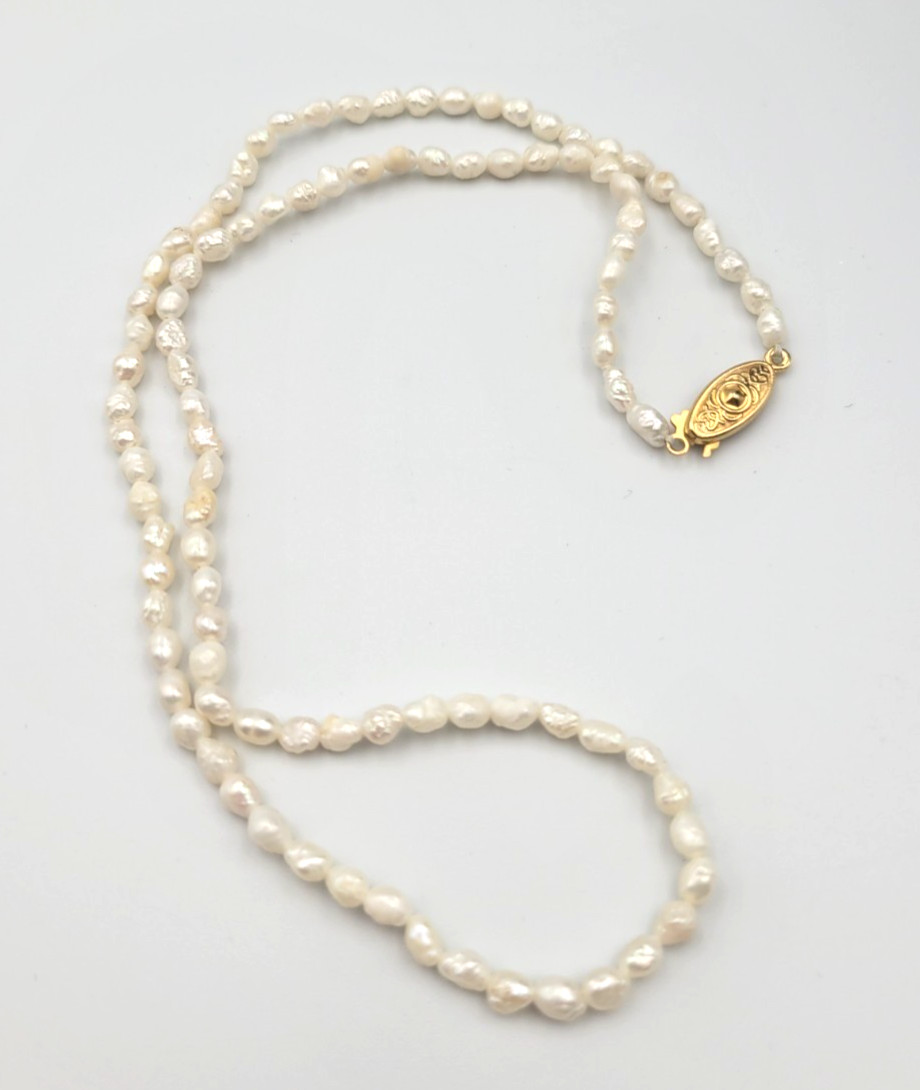 Vintage Fresh Water Pearl Bead Necklace 17″ Gold Tone Fish Hook Clasp