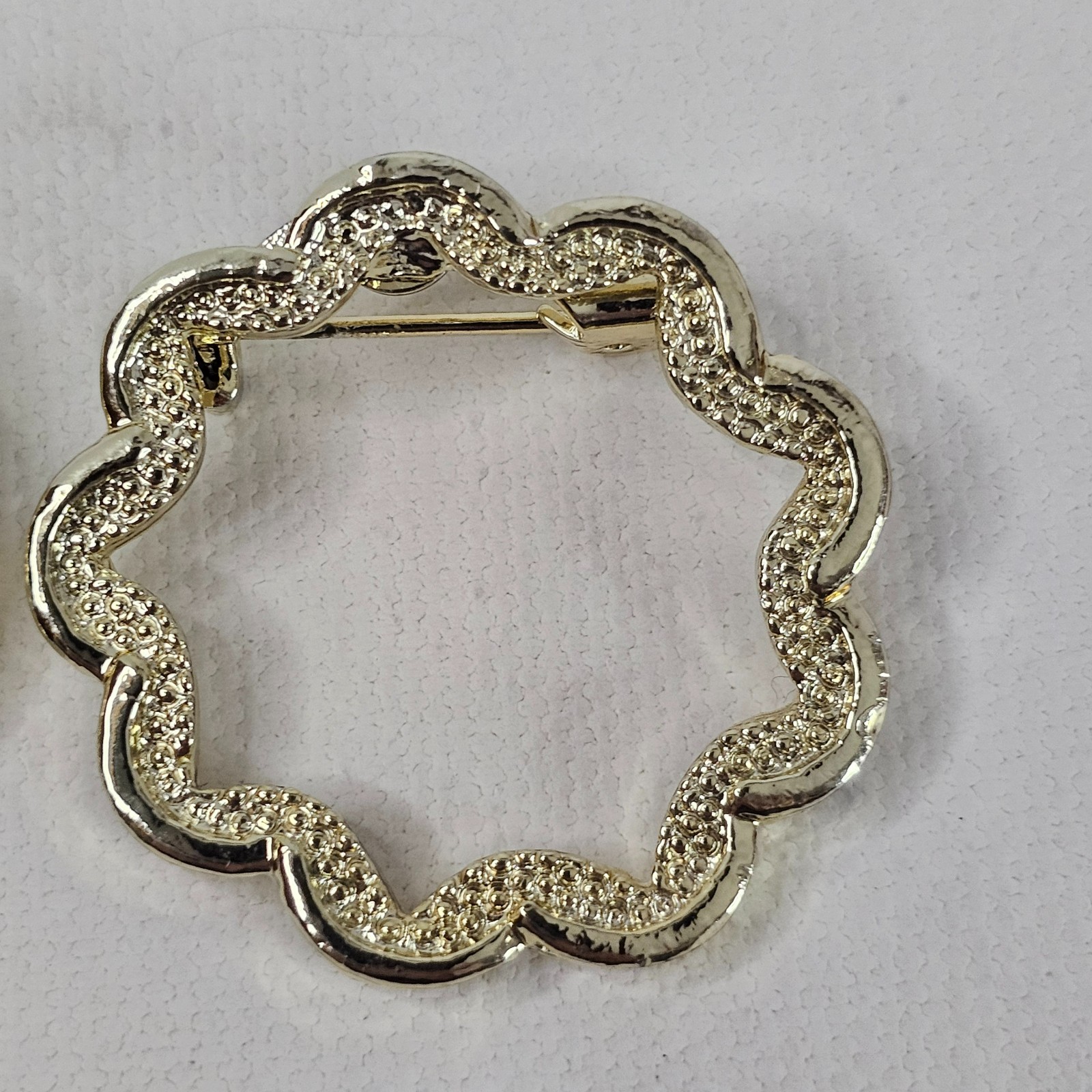 Vintage Gerry’s Wreath Flower And Heart Brooch Lot of 2 Gold Tone Open Work
