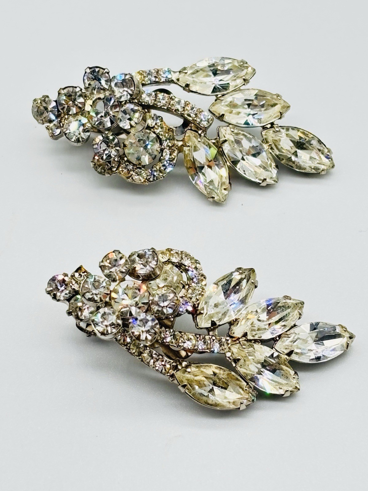 Vtg JULIANA Clear Glass Rhinestone 3D Flower Leaf Clip On Earrings