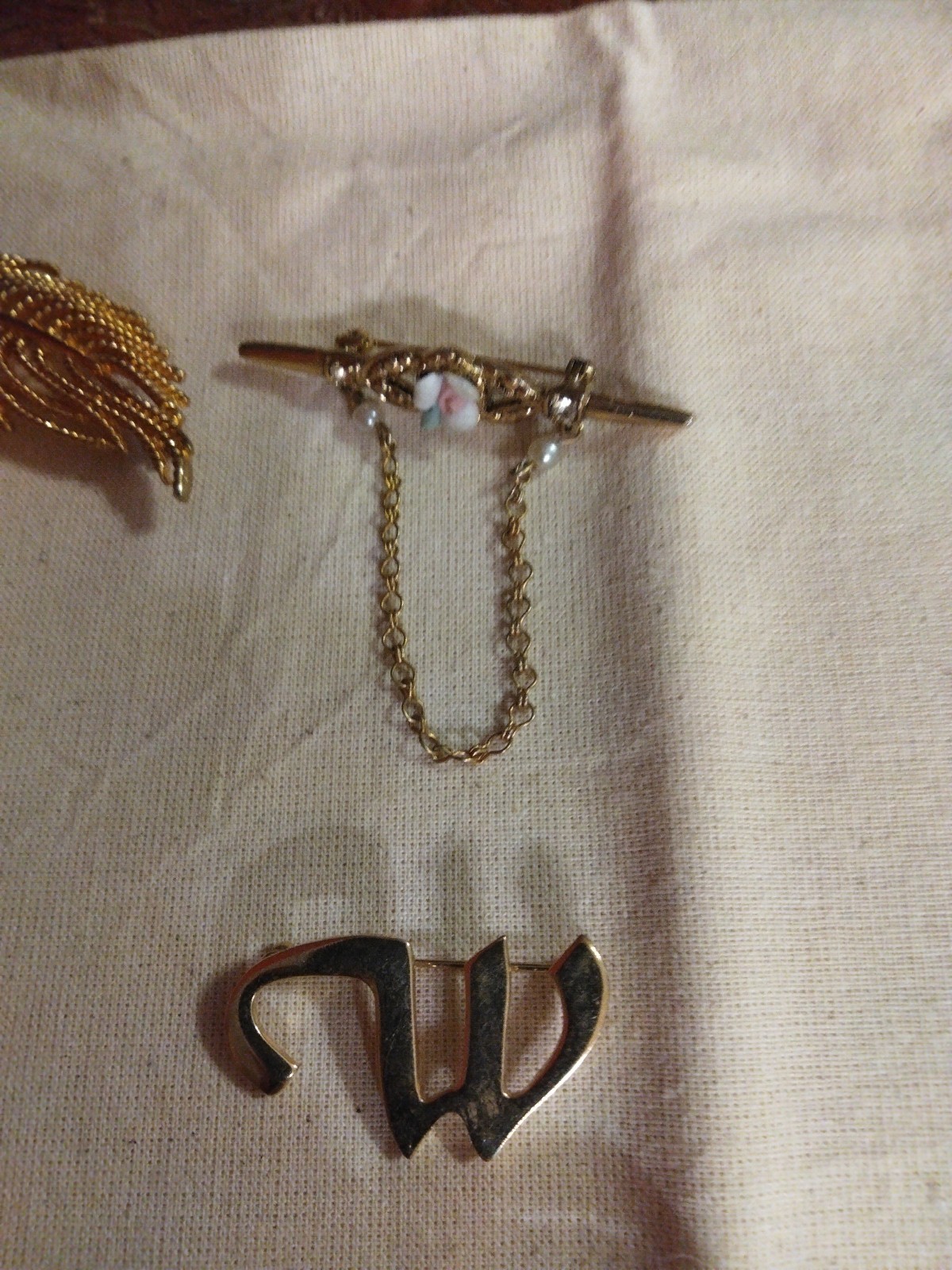 Lot of 8 Different Gold Tone Vintage To Now Brooches! ALL WEARABLE!