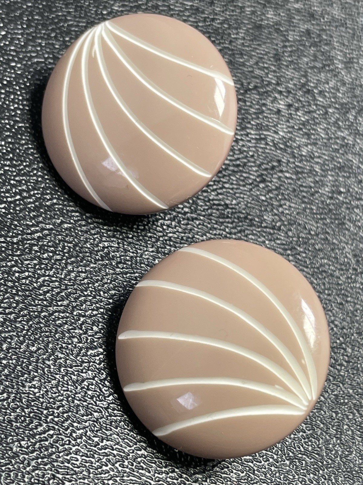 Vintage 1” Brown & White Stripped Lucite Round Retro Earrings