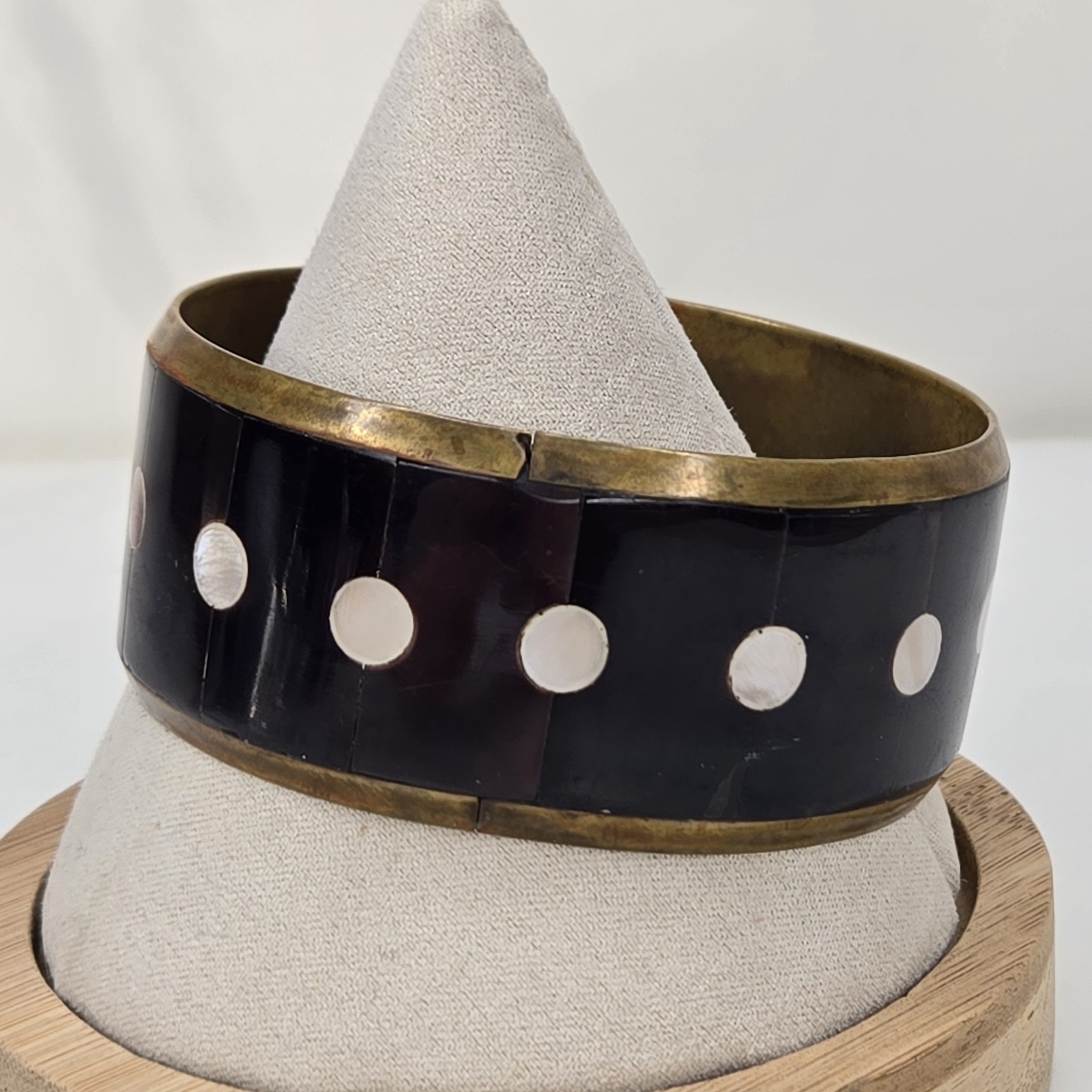 Vintage 8 Inch Gold Tone Metal Black Stone And White Shell Inlay Bangle Bracelet