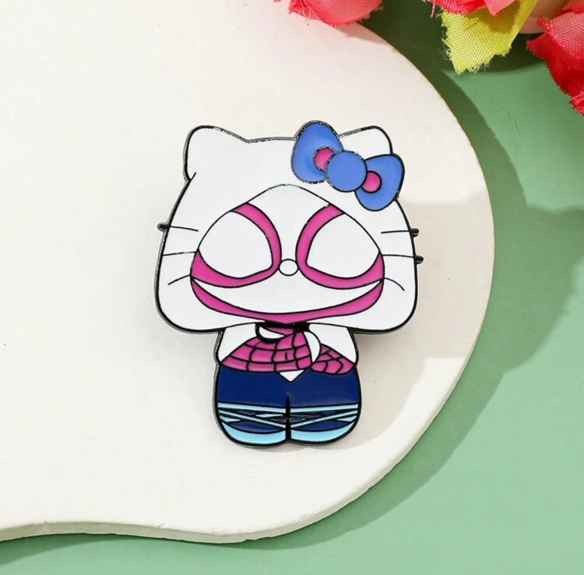 New HELLO KITTY Pin GWEN STACY Brooch SPIDER-MAN Costume SPIDER WOMAN Cosplay