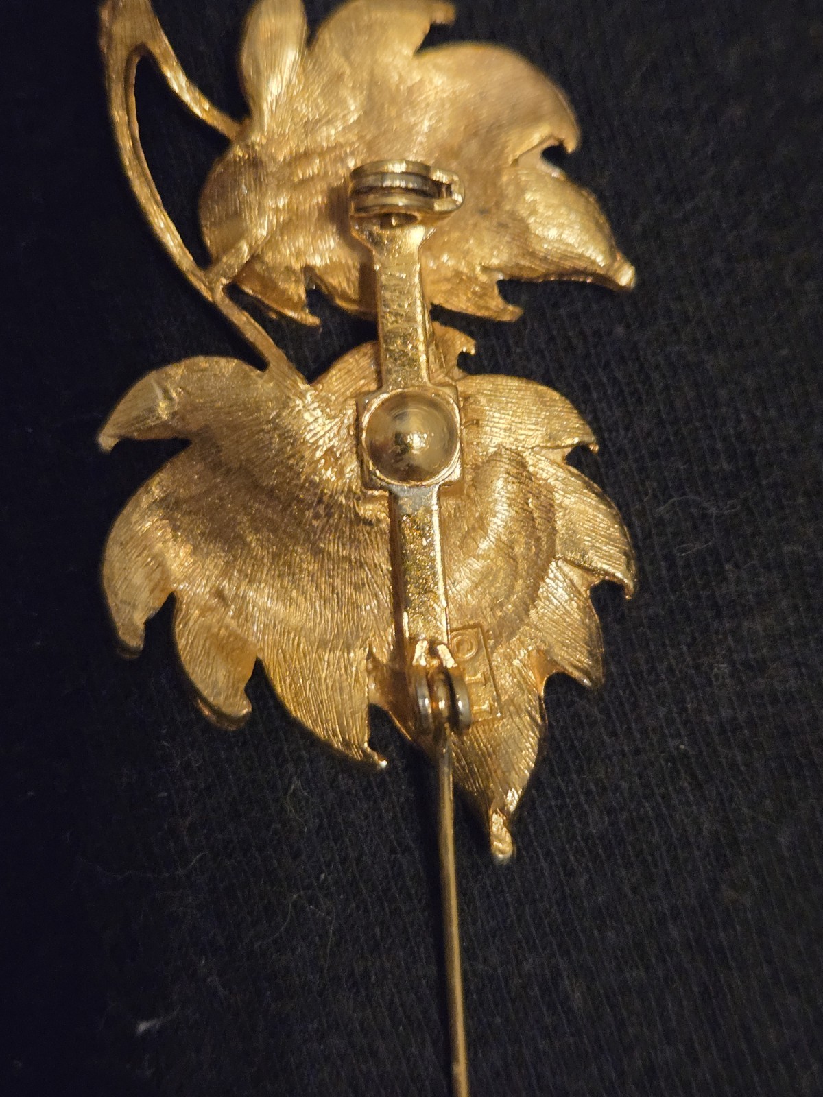 JJ”Jonette Art Nouveau Pin Brooch 2 ivory gold tone Leaves MCM 1.86″ Old Vtg