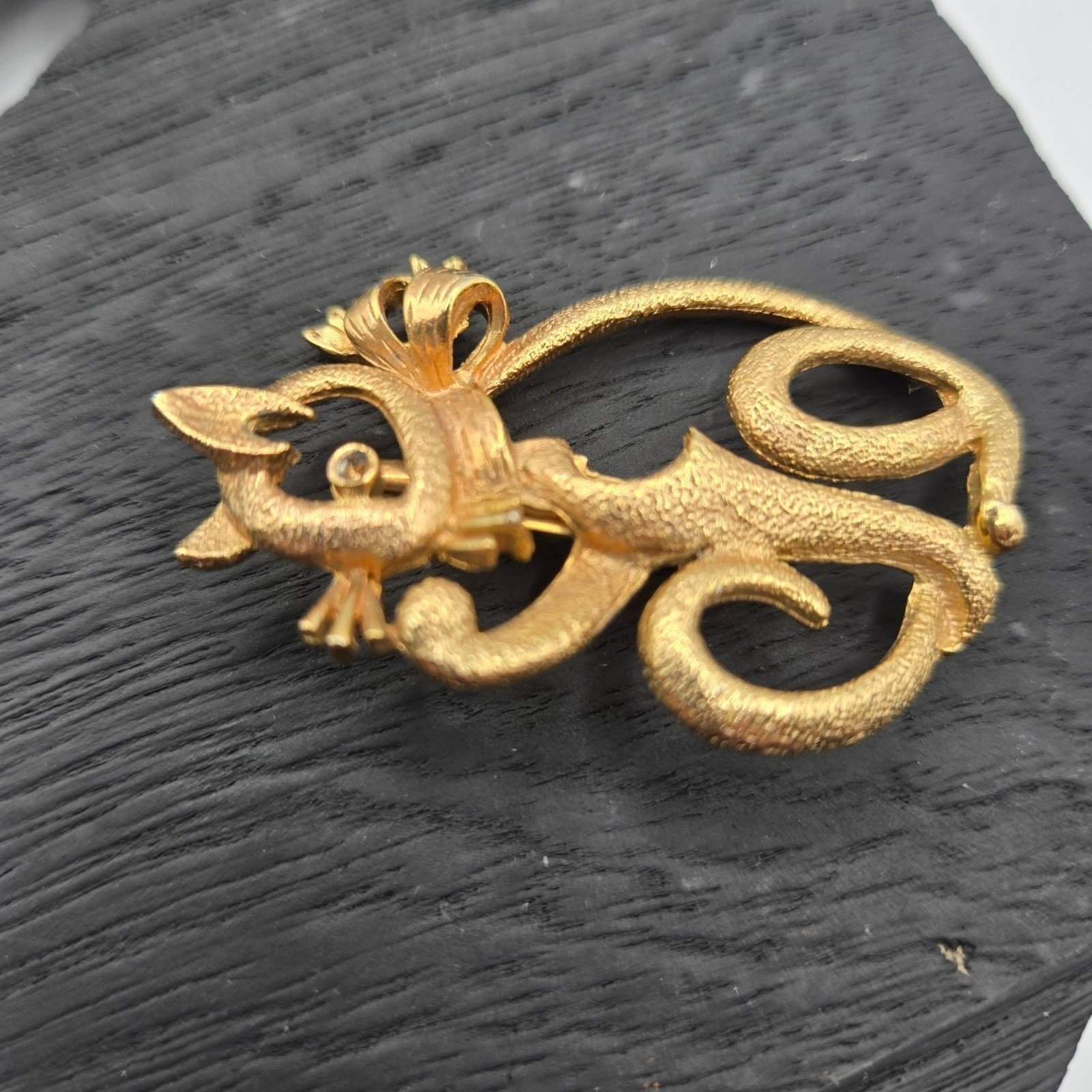 Vtg Cat Brooch Pin Gold Tone Textured Kitty with Bow Animal Lover Gift Cute