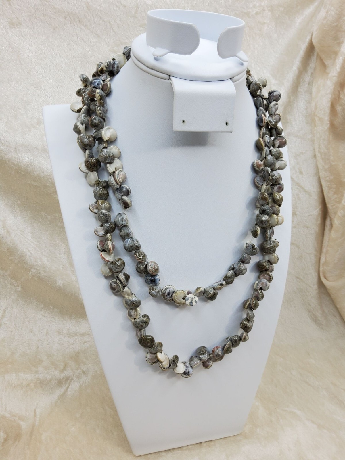 vintage natural sea shell 20″ necklace