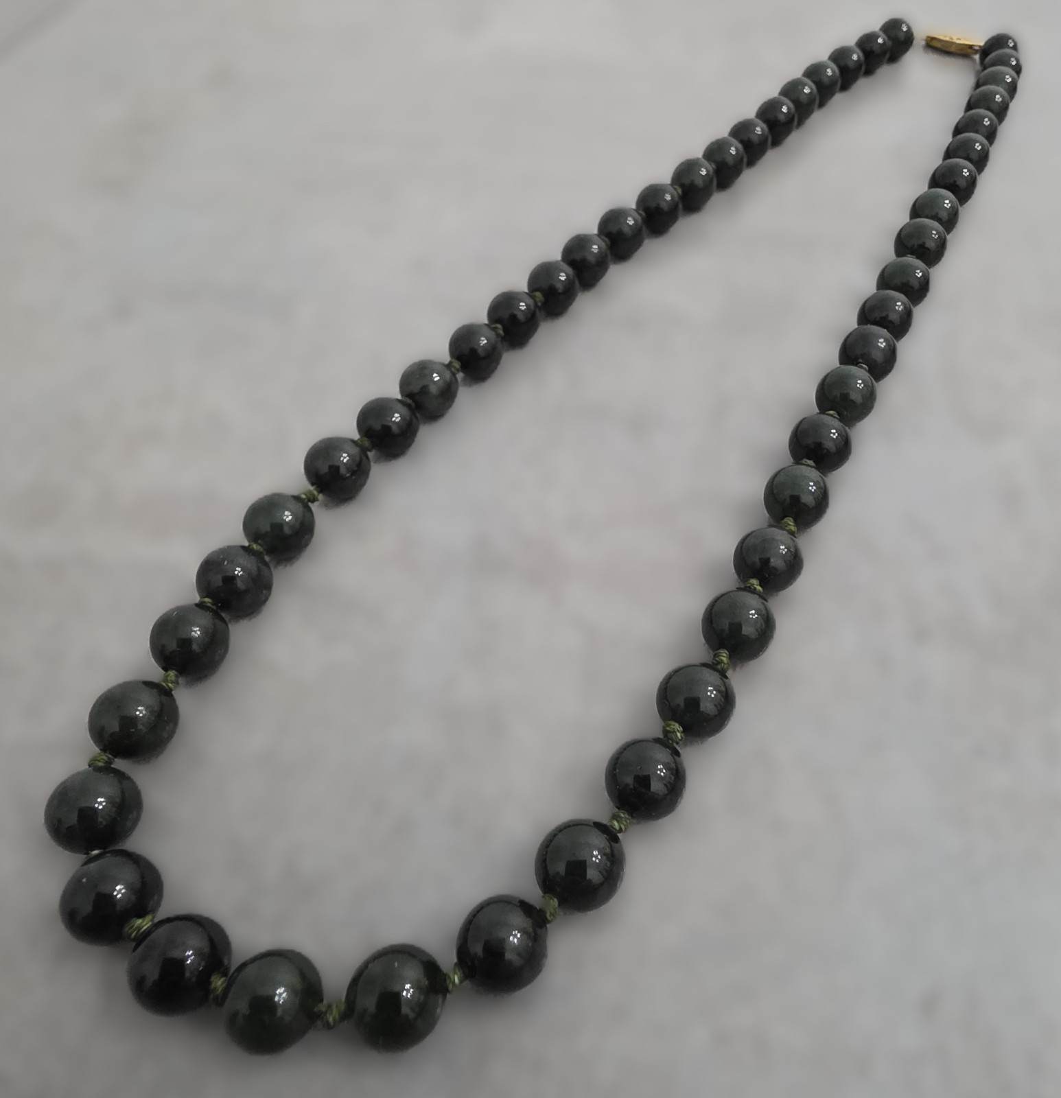 Vintage 18″ Dark Green JADITE JADE 8mm Knotted Beaded Necklace