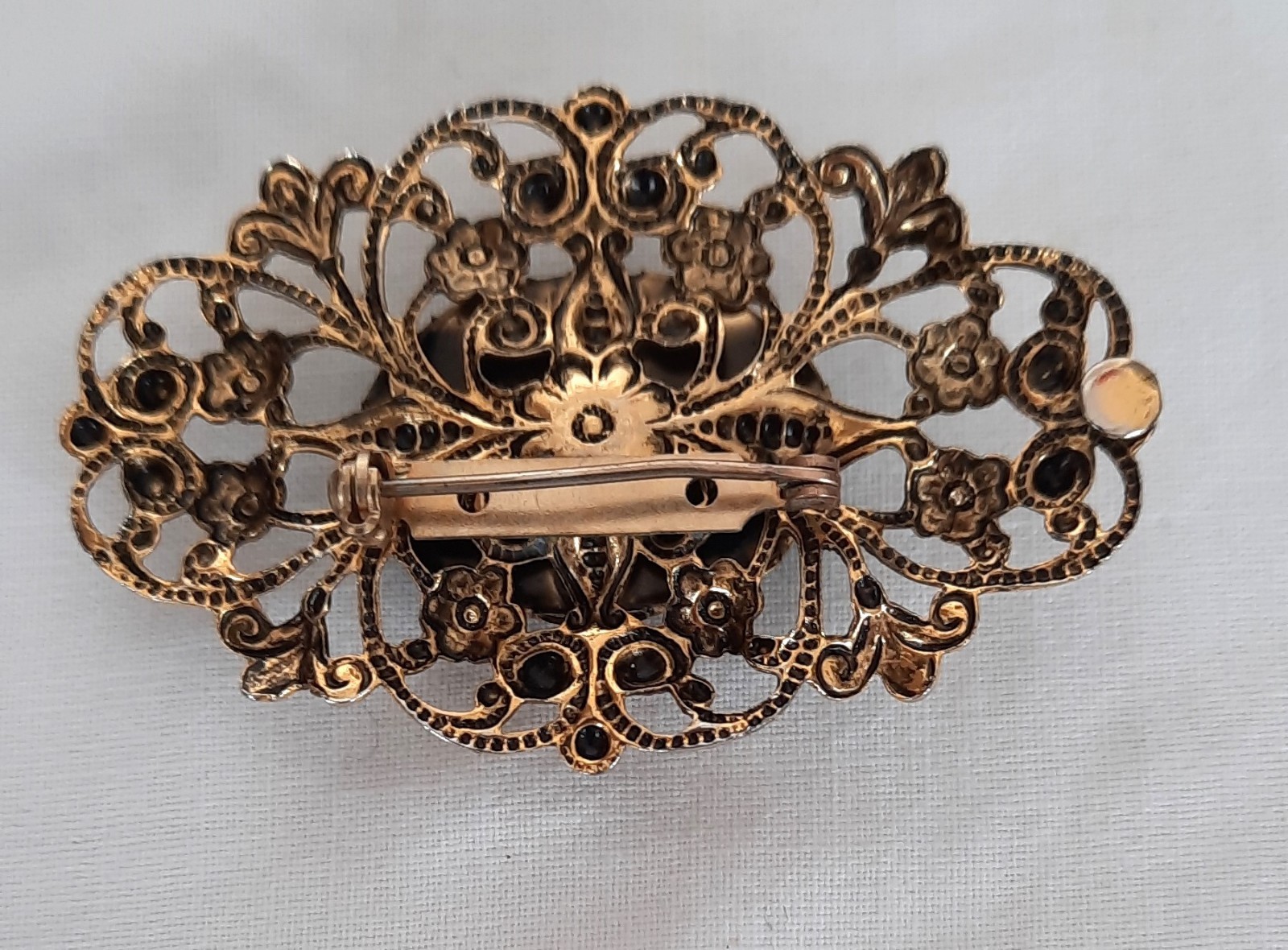 Vintage Pin Brooch, Green Stone (Possibly Jade), Gold Colored Metal