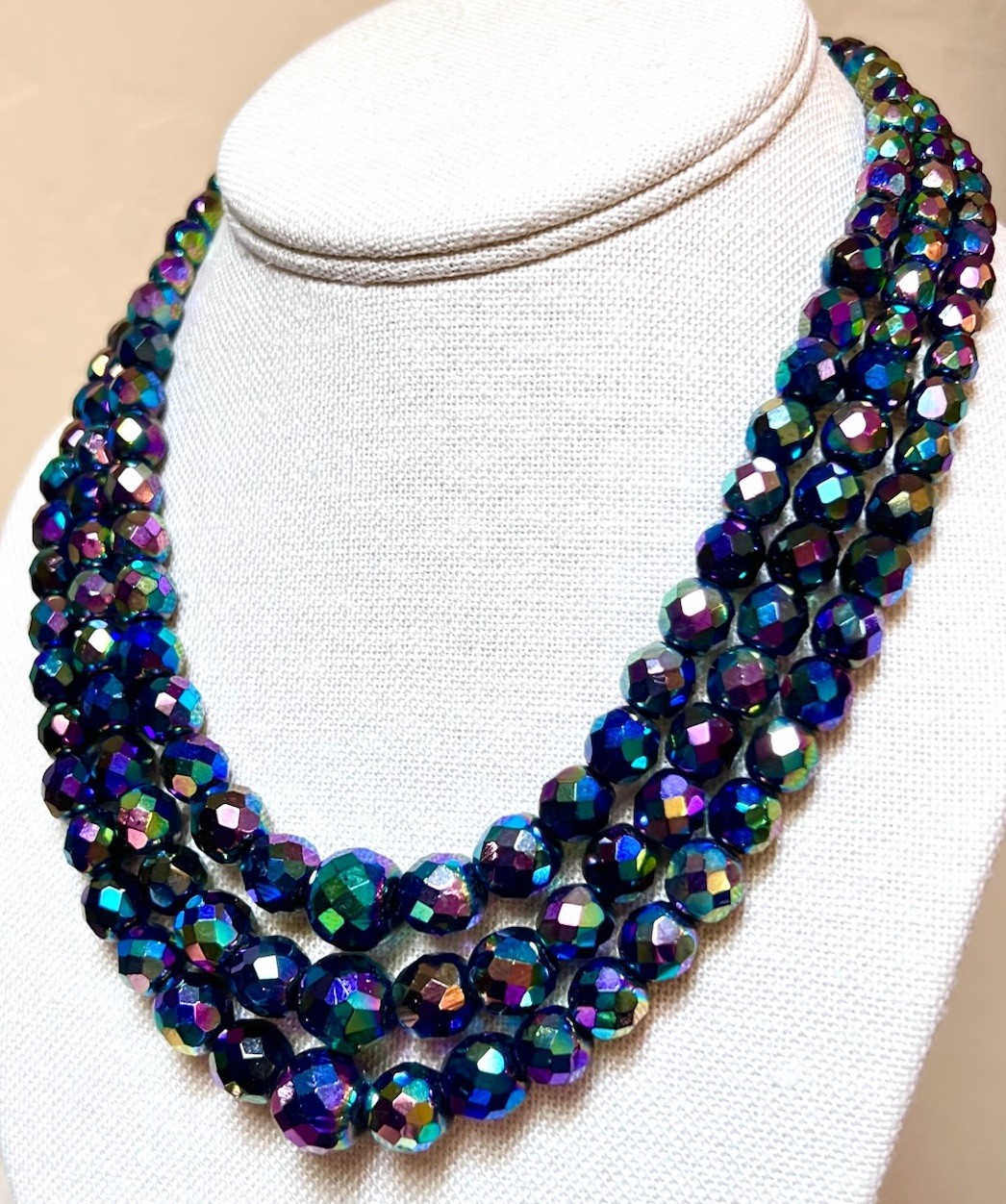 BEAUTIFUL Vintage Iridescent Sparkling Black Peacock Bead 3 Strand Necklace