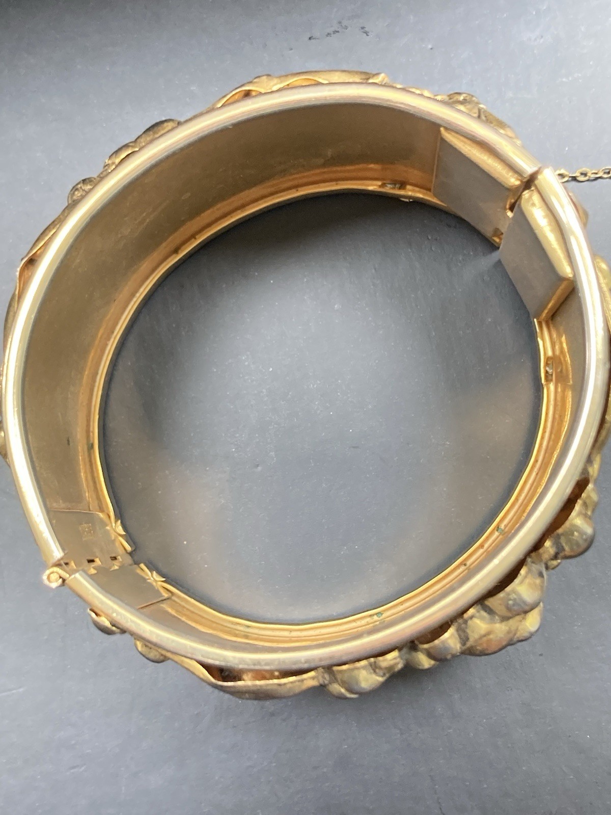 Vintage Bangle Bracelet Repousse Chunky Gold Tone 7” Signed Vargus Hinged READ