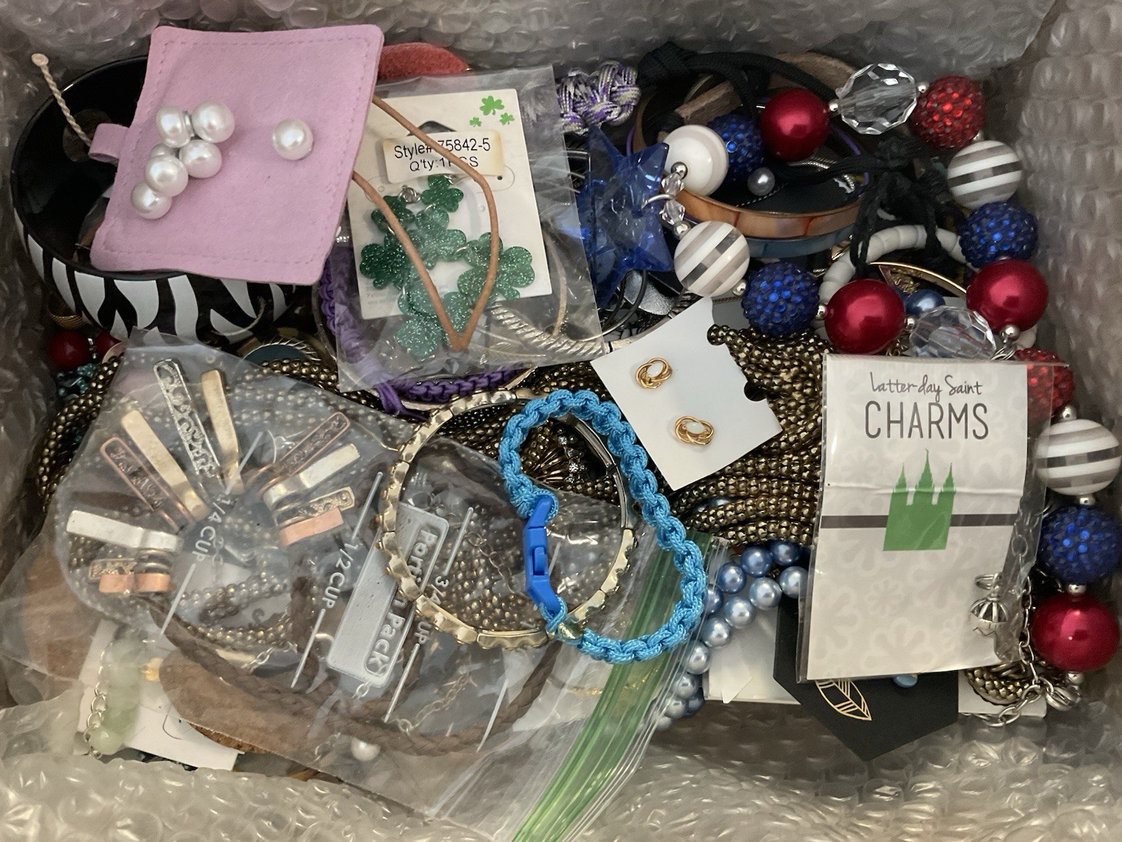 Vintage Modern-Plastic Jewelry lot 50 Mixed Estate Wear resale Crafting