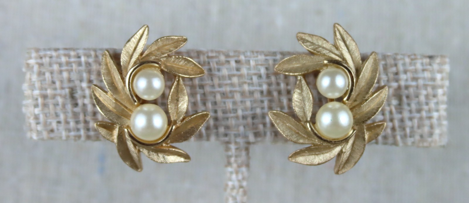 Vintage 1971 Avon Evening Creation Faux Pearl & Gold Tone Clip Earrings