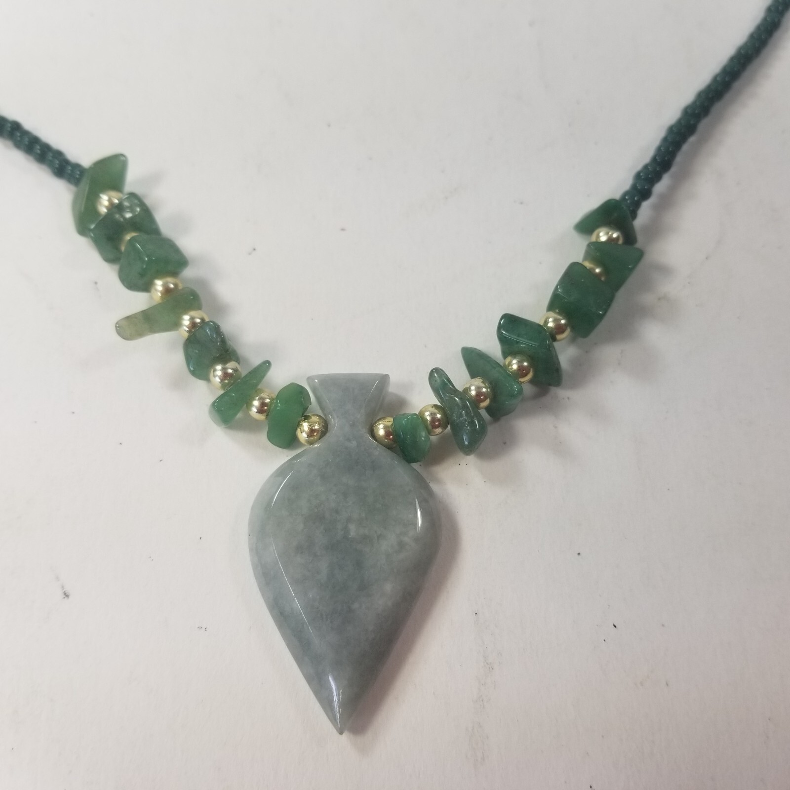 Vtg Natural Stone Beaded Necklace arrow shaped green