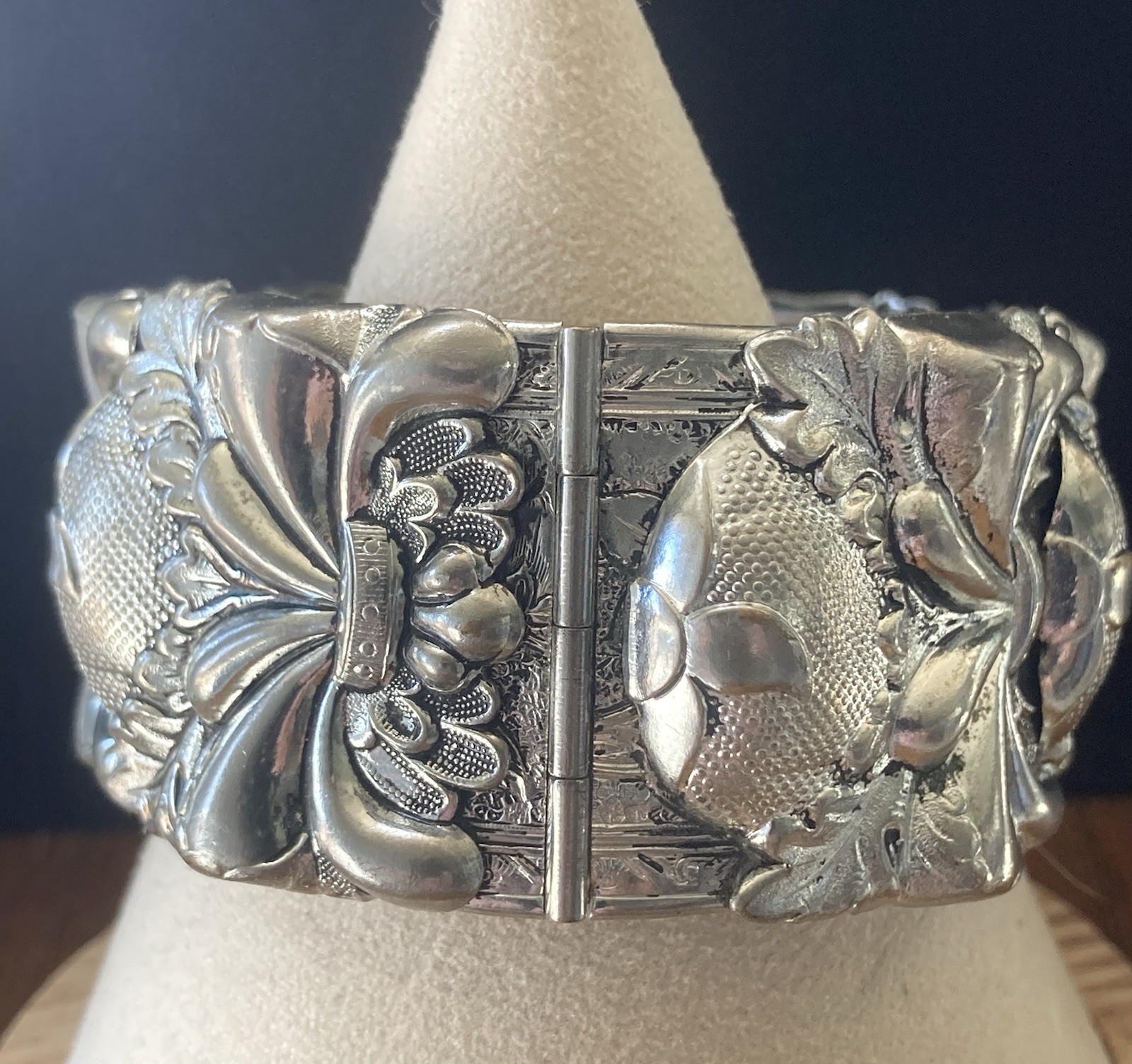 Vintage Chunky Bangle Bracelet Ornate Repousse Hinged Silver Tone 7”