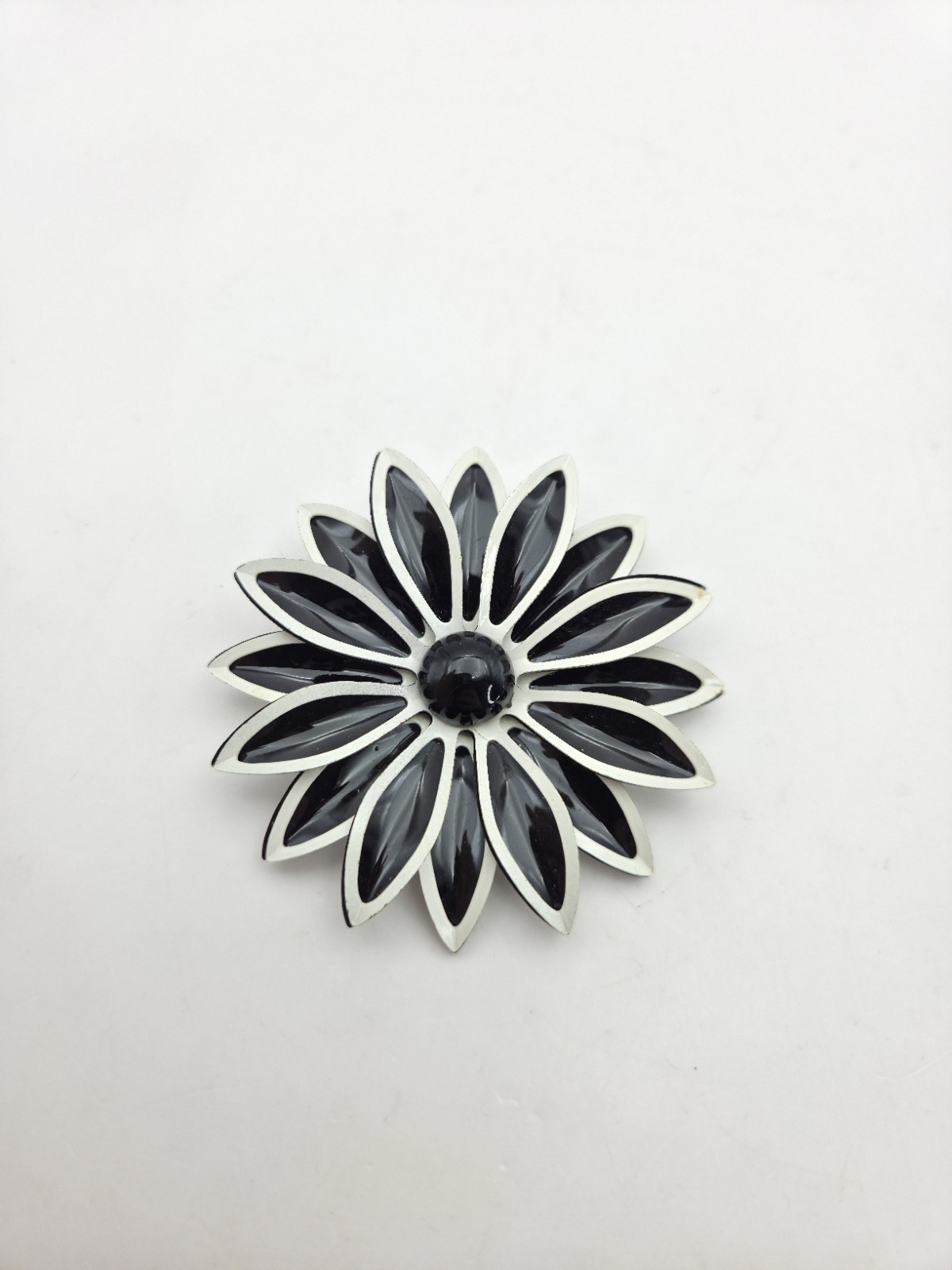 Vintage White Black Enamel Flower Brooch Mid Mod Pin 2.5″ Floral Monochrome