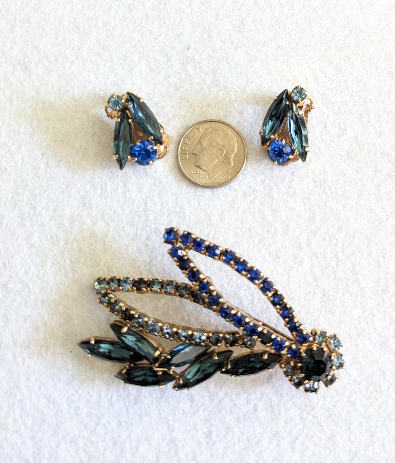 Vintage Estate Designer Blue Green Glass Brooch Earrings Set. Flower Leaves
