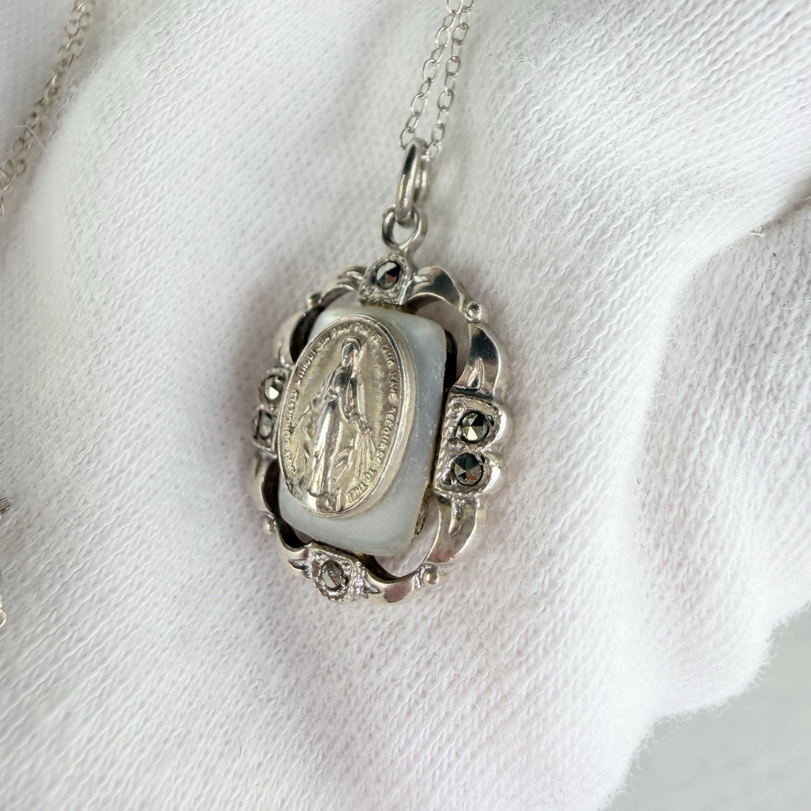 Vintage THEDA Sterling Silver Virgin Mary Miraculous Medal Pendant Necklace