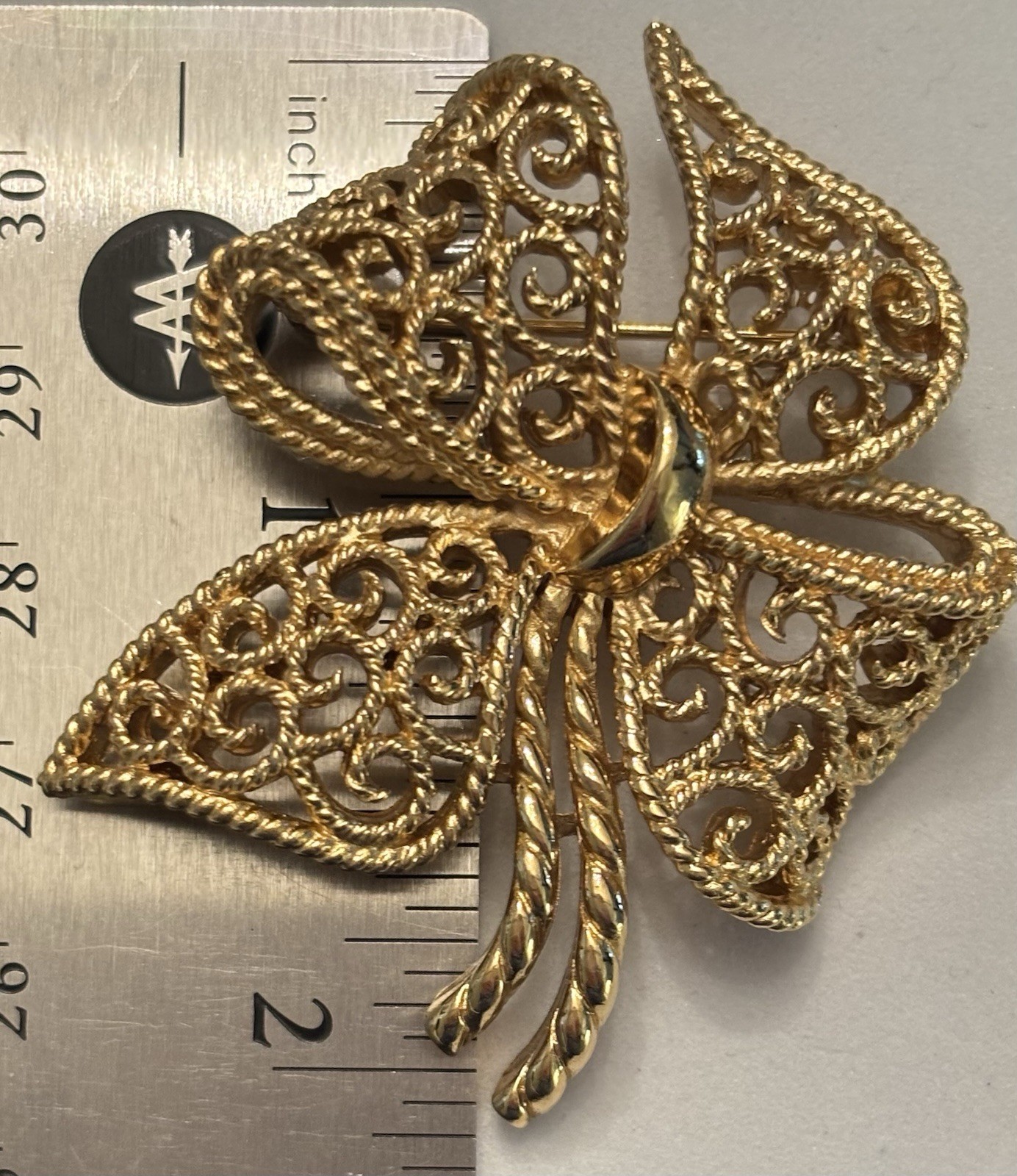 Vintage Crown Tifari Signed Gold Tone Filigree Bow Brooch Openwork Ribbon Bow