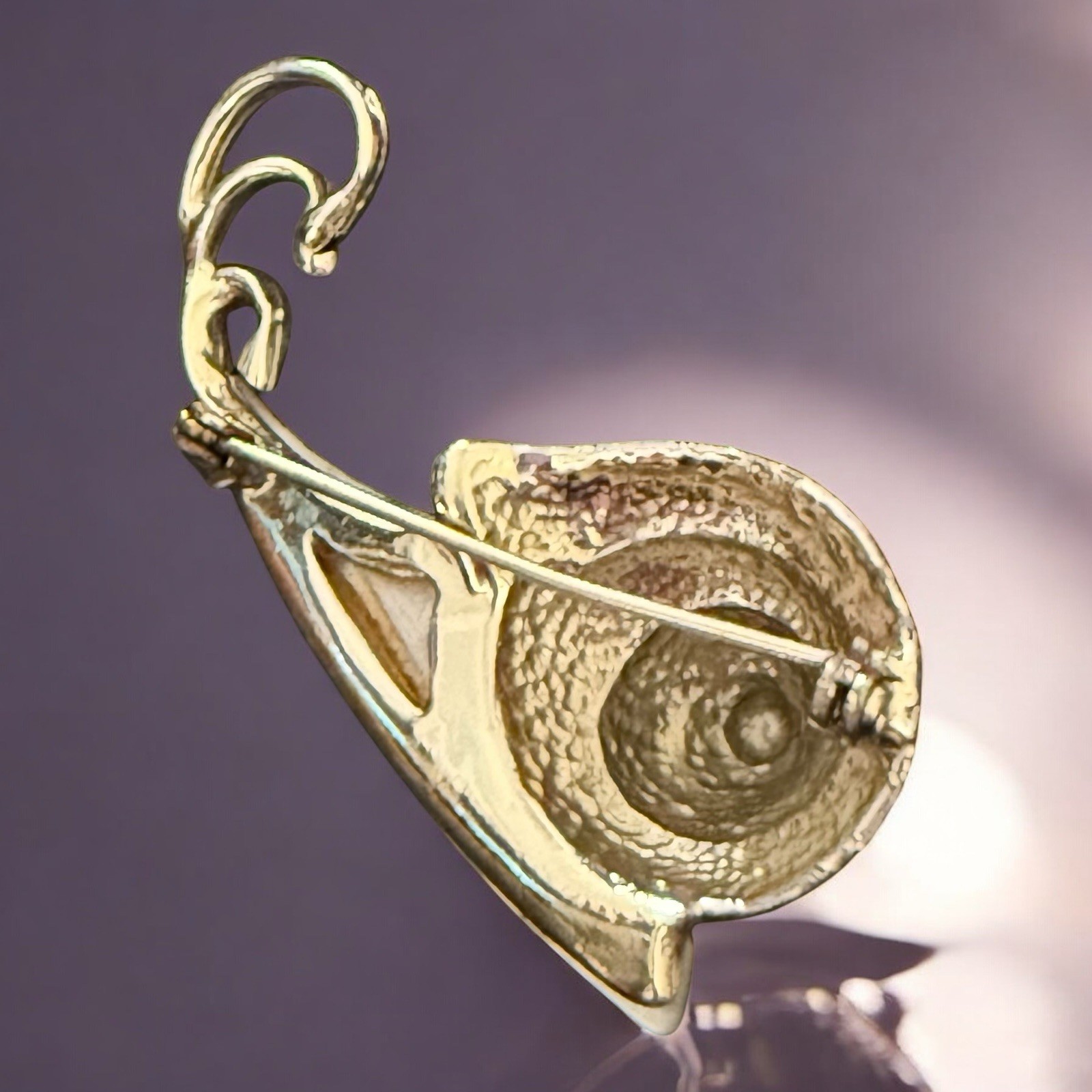 Snail Brooch Gold Tone Abstract Modernist Figural Shell Coastal Chic Vintage Pi
