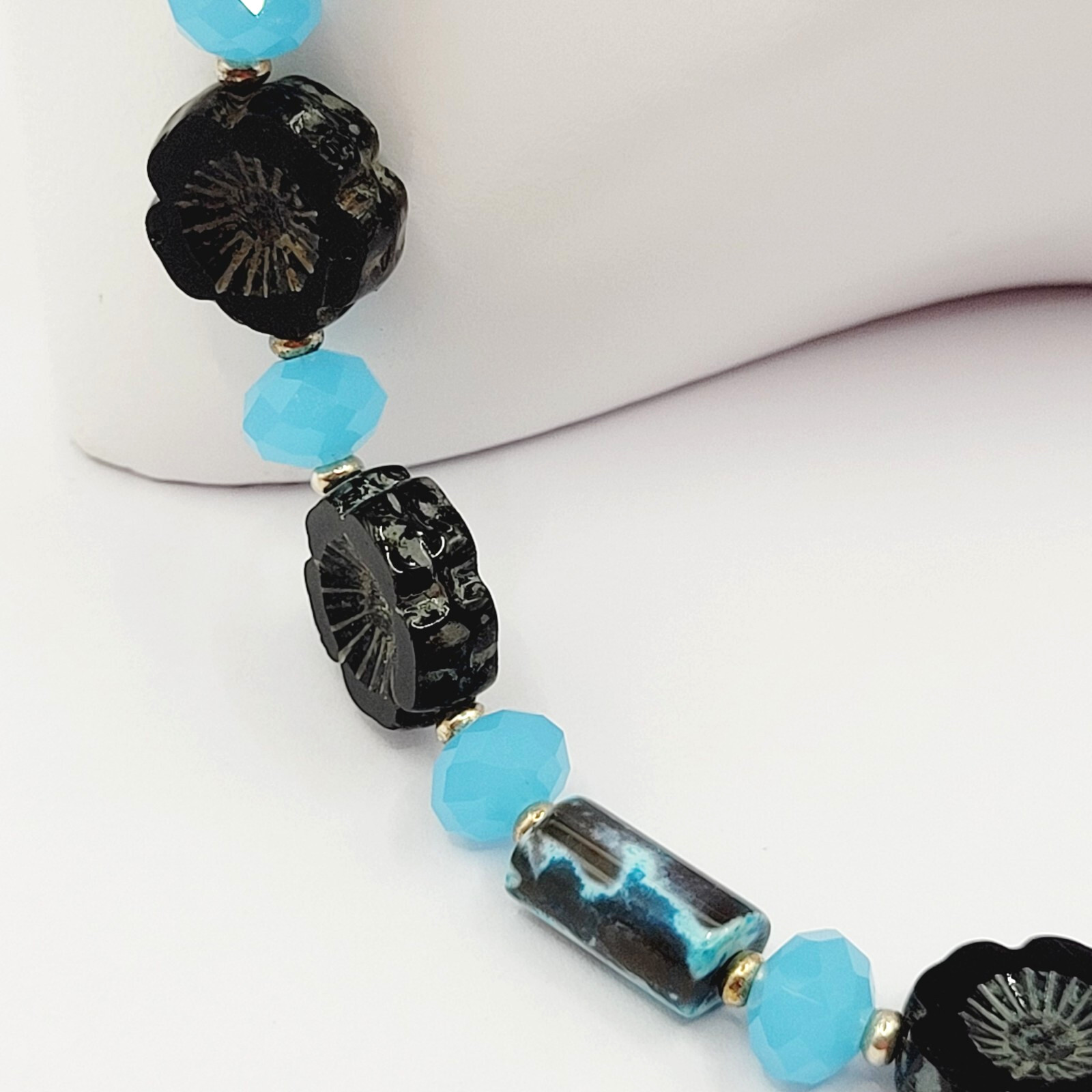 Black Glass Rosette with Chalcedony and Colorful Agate Silver Tone Vtg Necklace