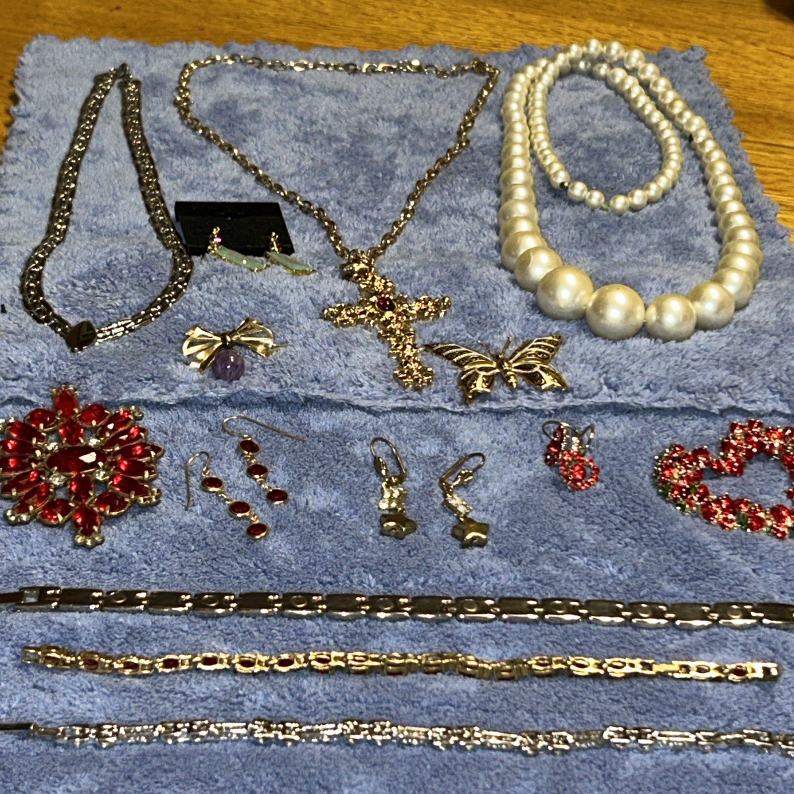 Lot 15 Pieces Modern to Vintage Fashion Jewelry in New Condition