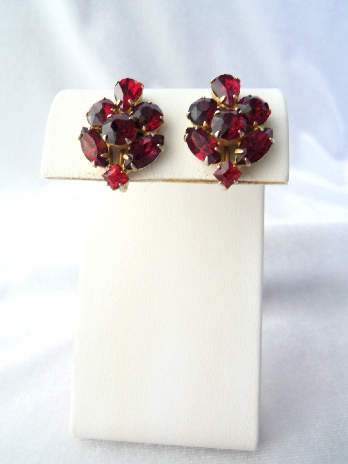 Retro Vintage Prong Set Red Rhinestone Cluster Screw Back Earrings