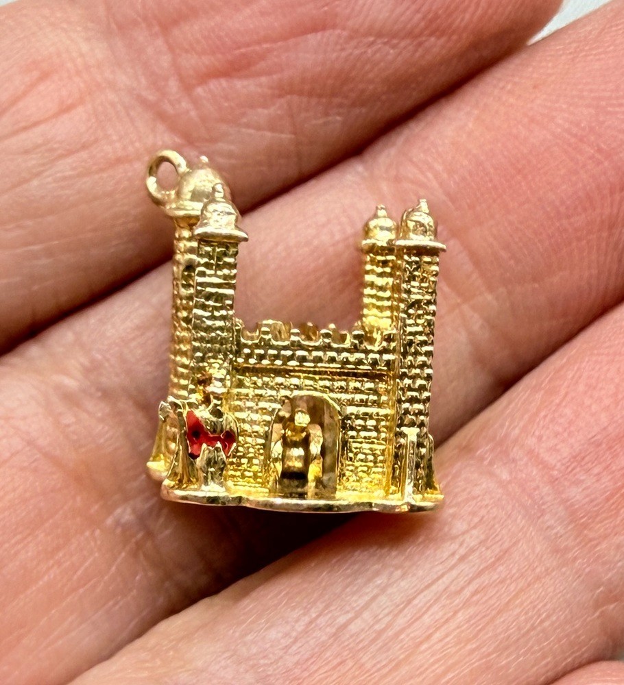 Vintage 9K Gold Tower of London Charm Fortress Cannon Beefeater England 4.2 Gr