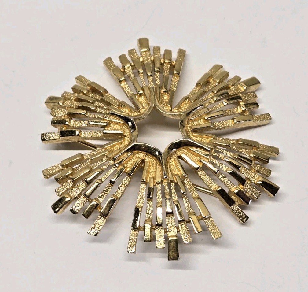 Vintage Crown Trifari 1960’s Mid Century Brutalist Starburst Brooch EXCELLENT