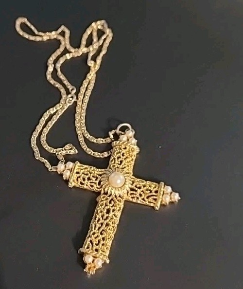 Vintage Antiqued Gold Tone Floral Filigree Cross Pendant Necklace 27″ Chain
