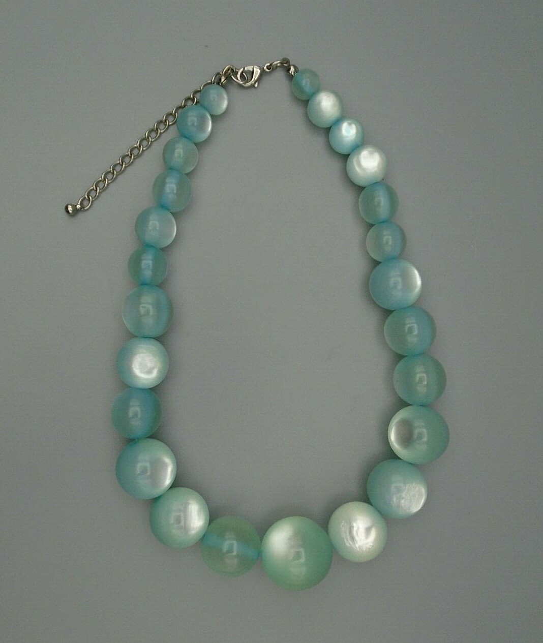 Vintage Women’s Light Teal Opalescent Graduating Beads Necklace
