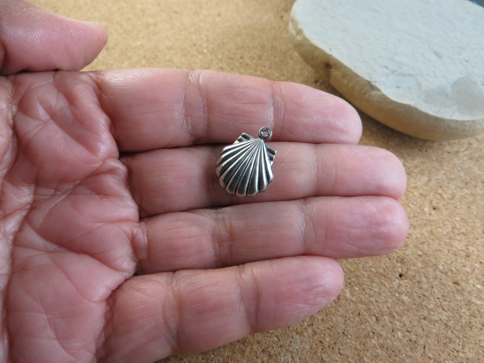 Vintage 3D Puffy Scallop Sea Shell Silver-tone 3/4″ Charm Pendant #830