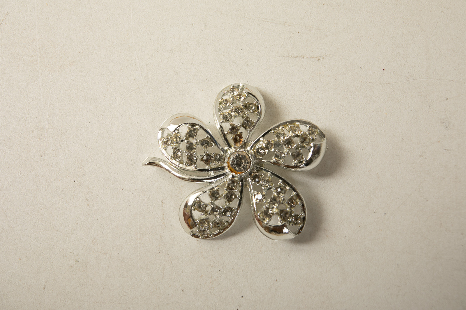 Clear Glass Rhinestone Pendant Pin (R3A/JSF6) Vintage 5 Petals Silver Brooch
