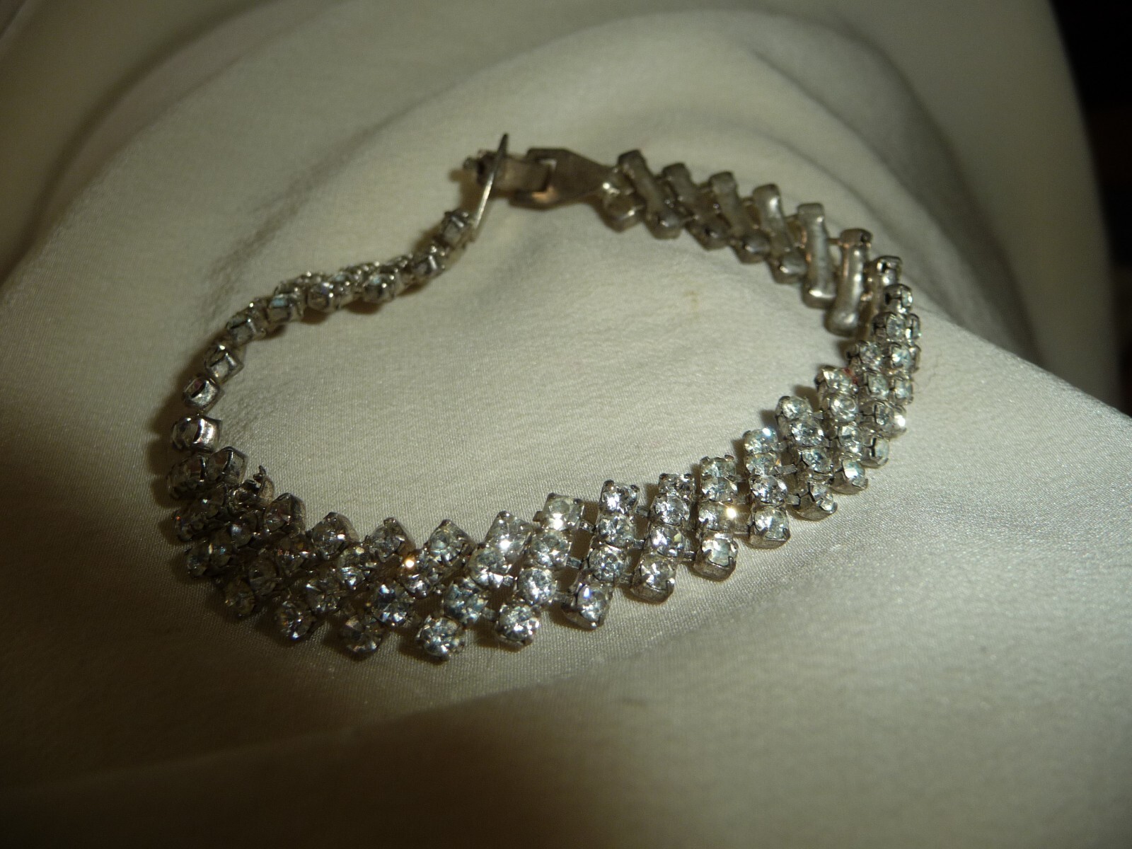 4 ROWS ZIG ZAG CLEAR RHINESTONE 3/8″ W x 6 1/2″ L BRACELET #8/27A